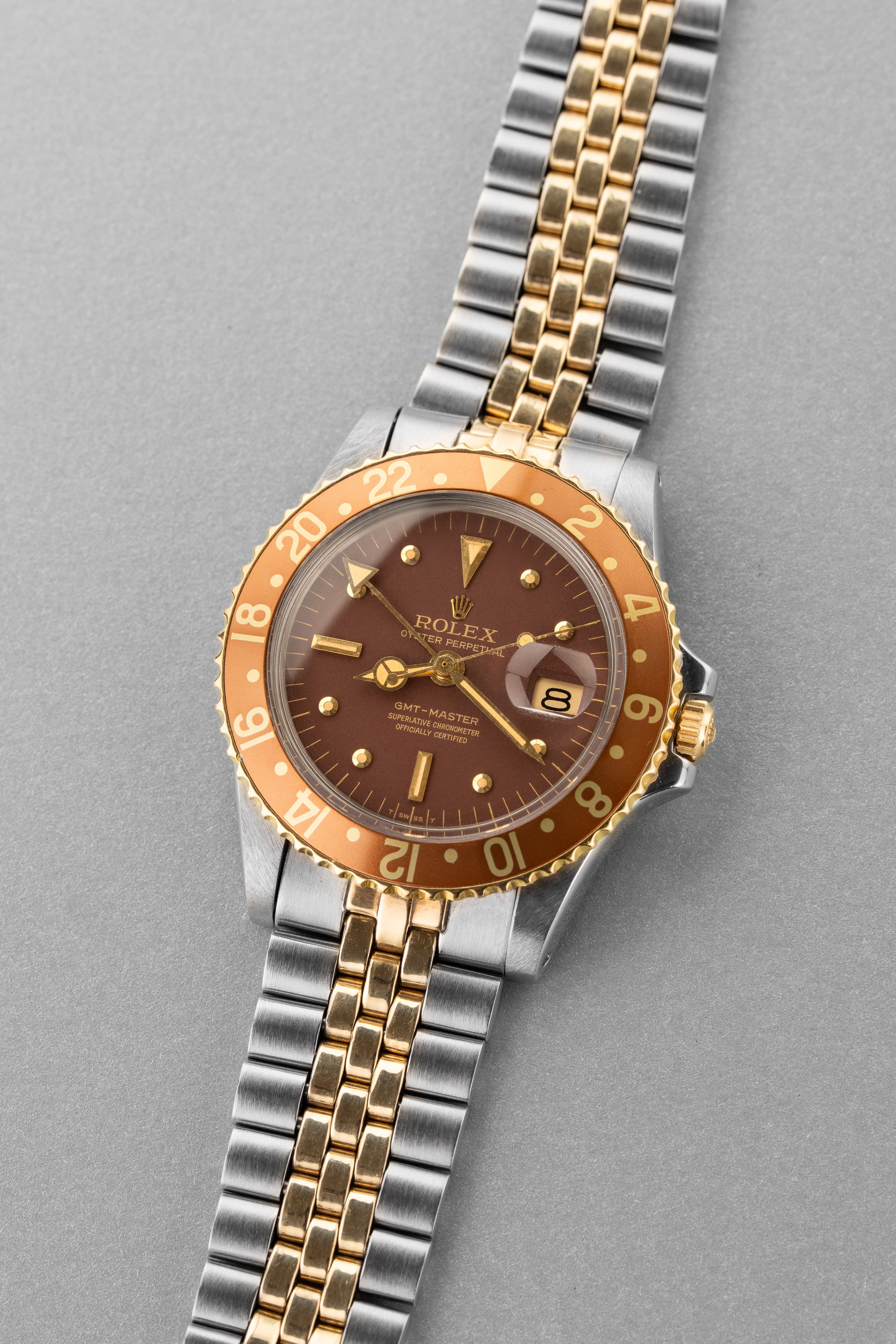 GRYW Rolex GMT-Master 1675/3 不鏽鋼與黃金腕錶，1972 年——Full Set & Hecho en México - 四分之三視角