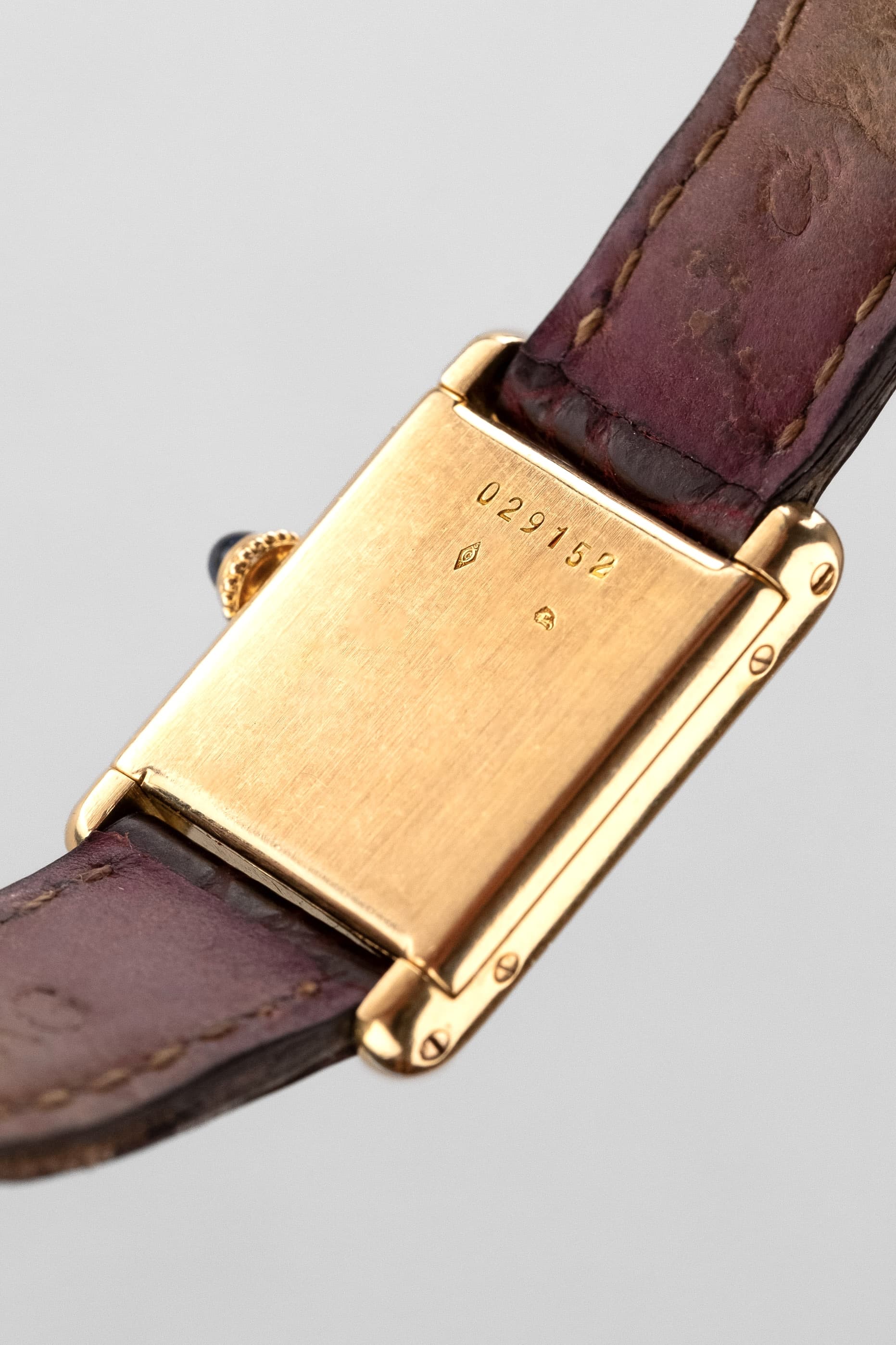 H2ZD Rare Cartier Tank « PARIS » en or jaune, mouvement European Watch & Clock Co. signé Cartier, circa 1971 - Back