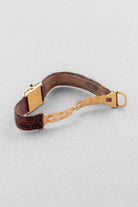 H2ZD Rare Cartier Tank « PARIS » en or jaune, mouvement European Watch & Clock Co. signé Cartier, circa 1971 - Buckle Outside