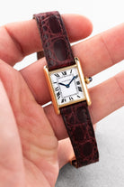 H2ZD Rare Cartier Tank « PARIS » en or jaune, mouvement European Watch & Clock Co. signé Cartier, circa 1971 - Lifestyle