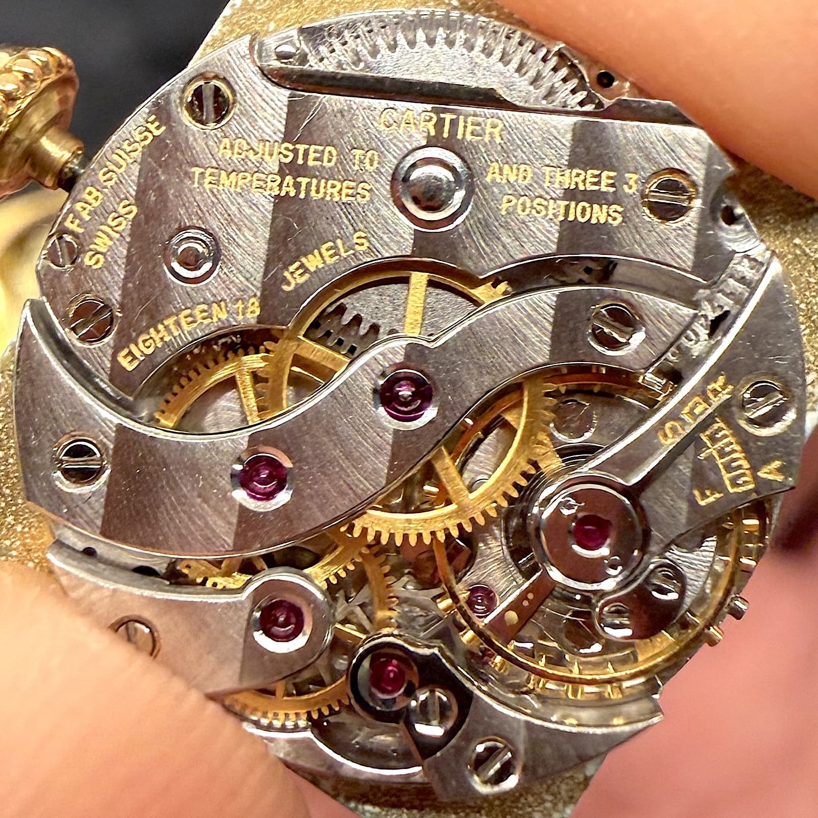 H2ZD Rare Cartier Tank « PARIS » en or jaune, mouvement European Watch & Clock Co. signé Cartier, circa 1971 - Movement