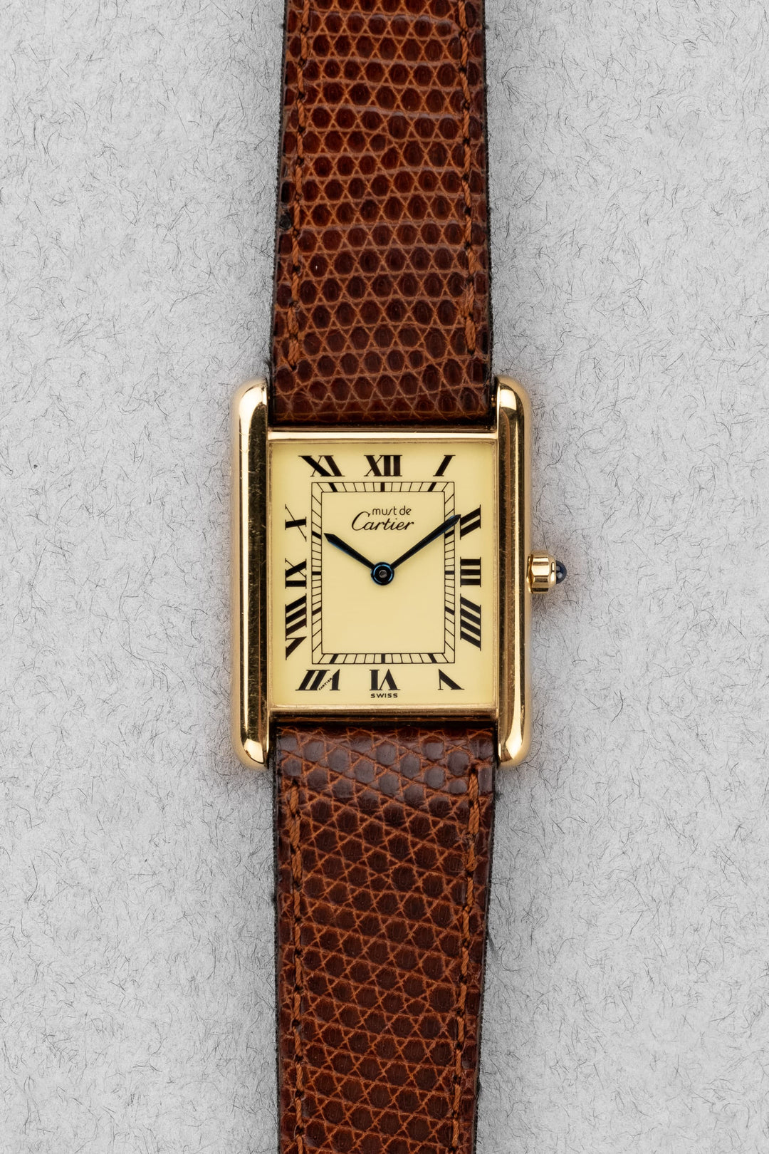 Montre Femme Habitat 76 Type Tank - Bracelet Cuir Rouge - Mouvement Quartz - Occasion Bon état
