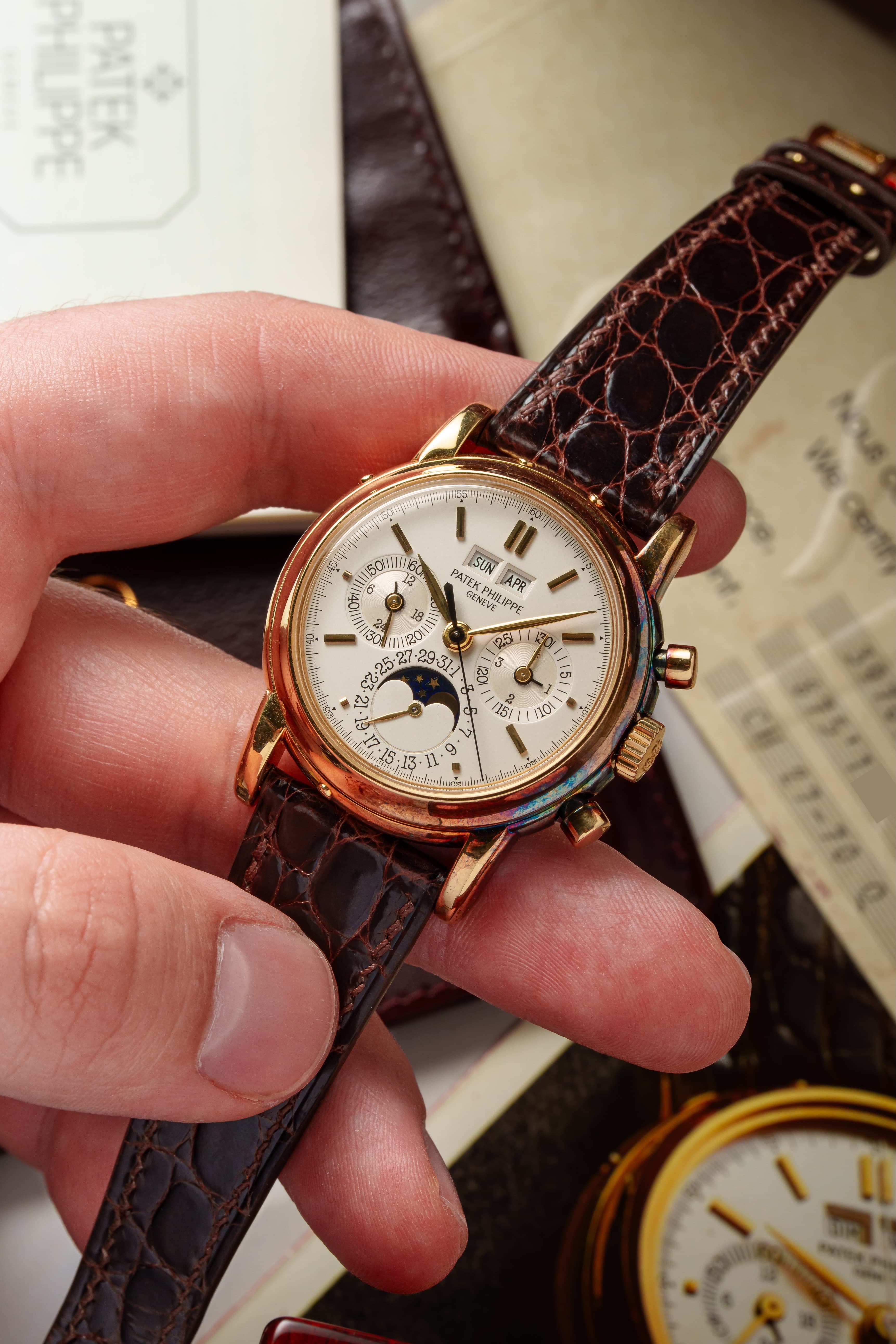 HMU5 Exceptionnel Patek Philippe réf. 3970 – « Very Early Second Series » + Full Set - Lifestyle