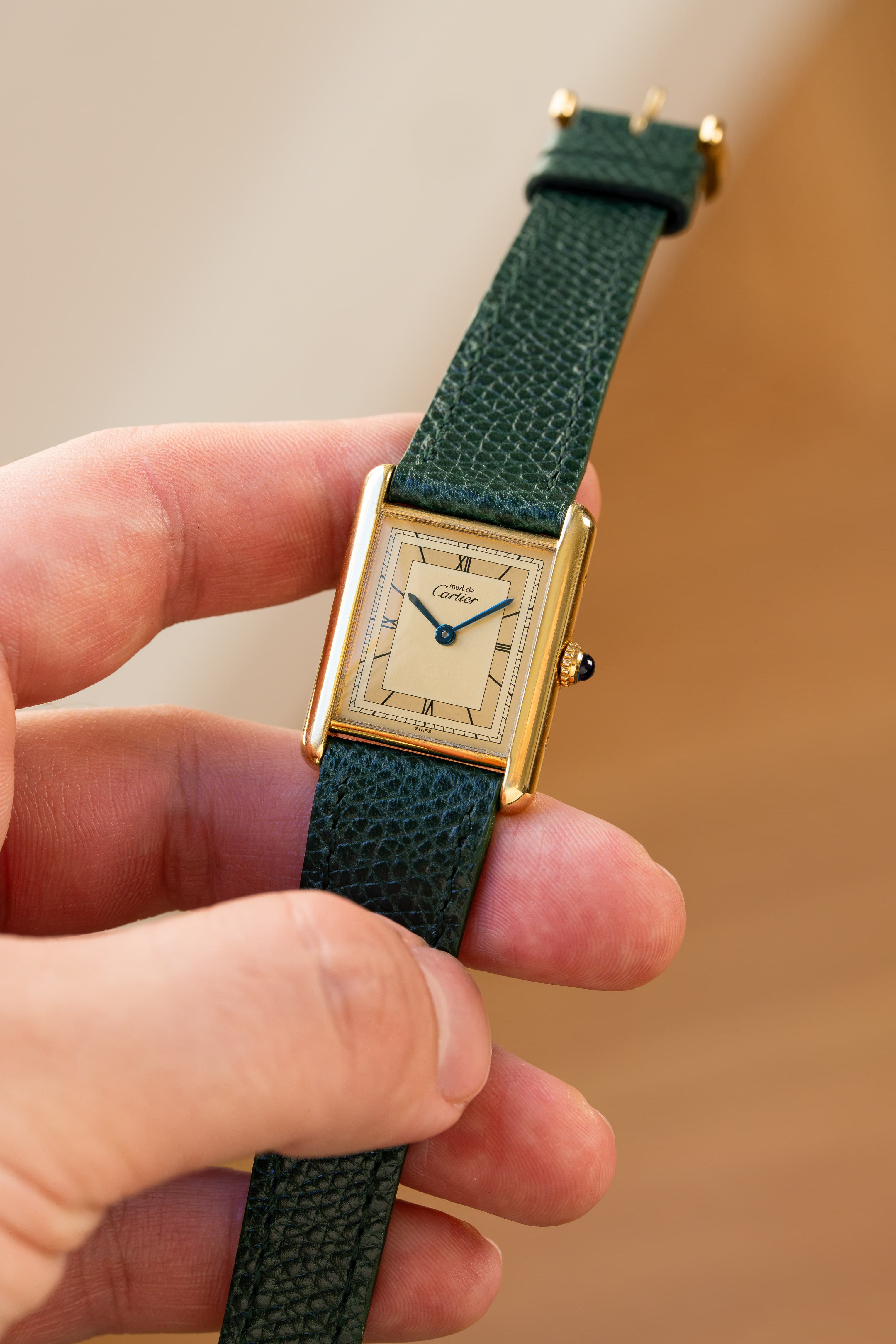 HNKF Cartier Tank Must Quartz GM 6 「Golden Art Déco」 - 情境照