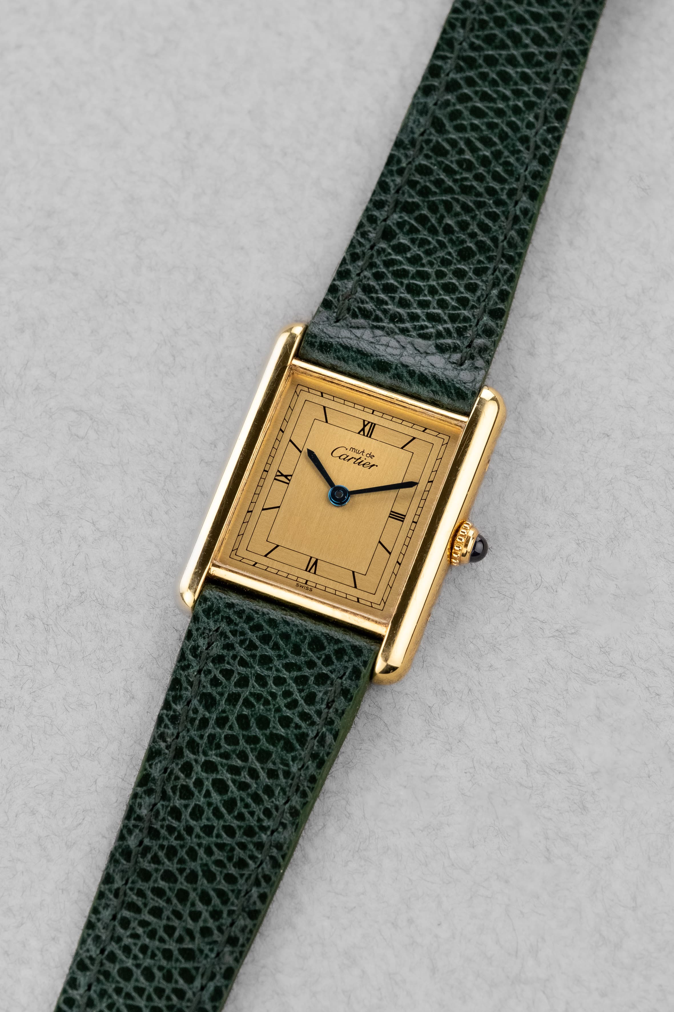 HNKF-Ja Cartier Tank Must Quartz GM 6 « Golden Art Déco » - Three Quarters