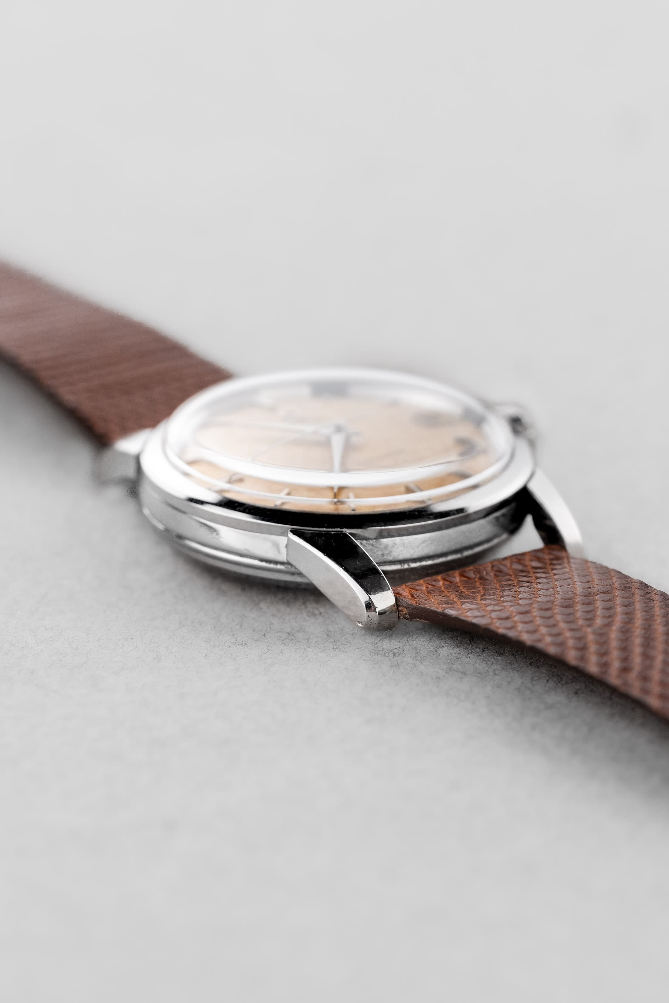 HZ2U Omega Seamaster Calendar réf. 2849-5 SC de 1958 – Cadran Tropical - Left side