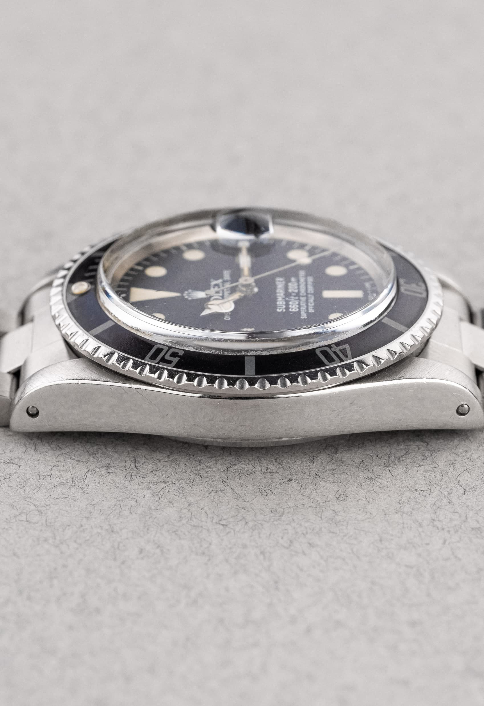 J2WG Rolex Submariner Date 1680 « Mark 1 » de 1977-1978 - Left side
