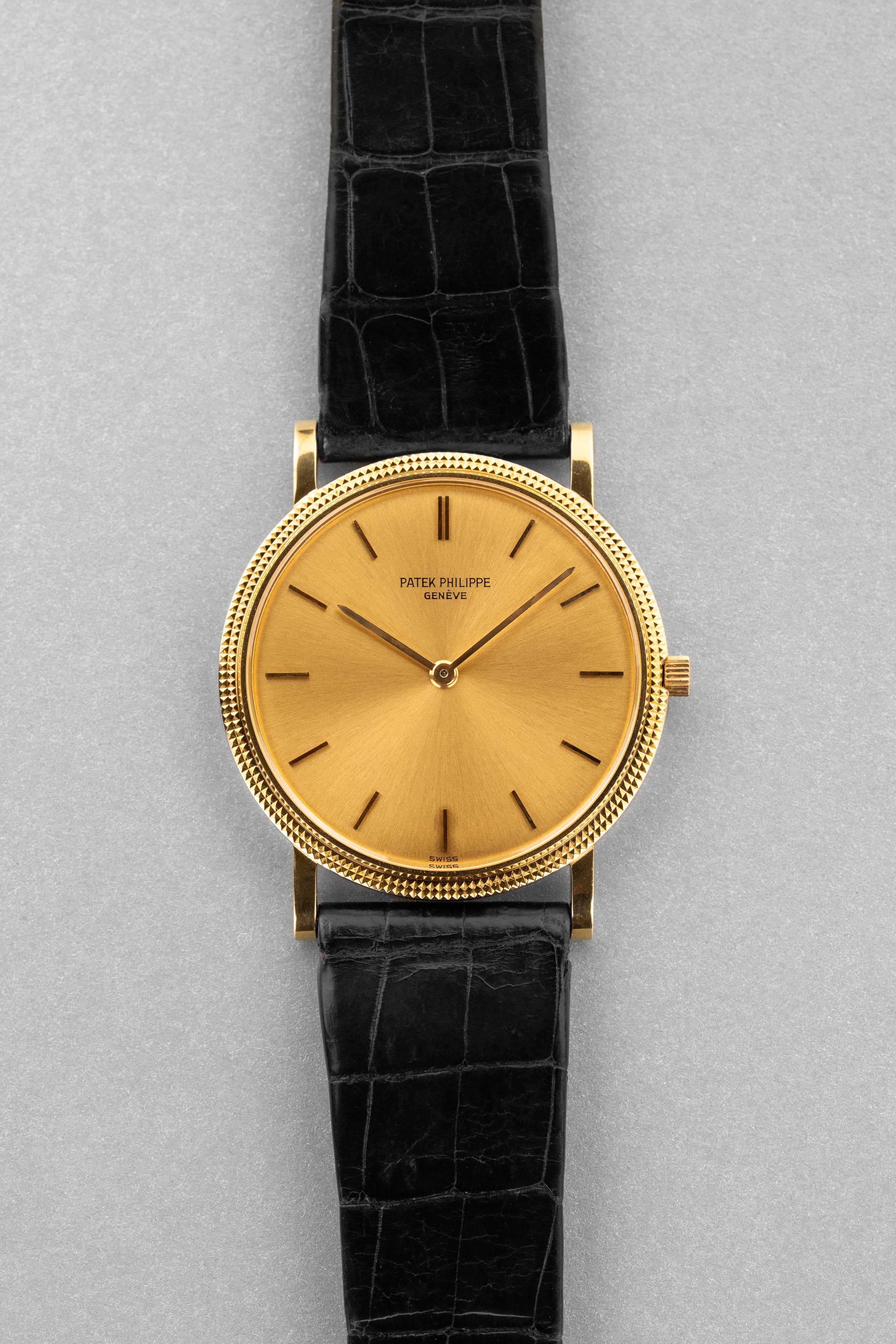 JDML Великолепные Patek Philippe Calatrava ref. 3520 из жёлтого золота 1976–1983 гг. — в идеальном состоянии, Full Set, First Series - Спереди