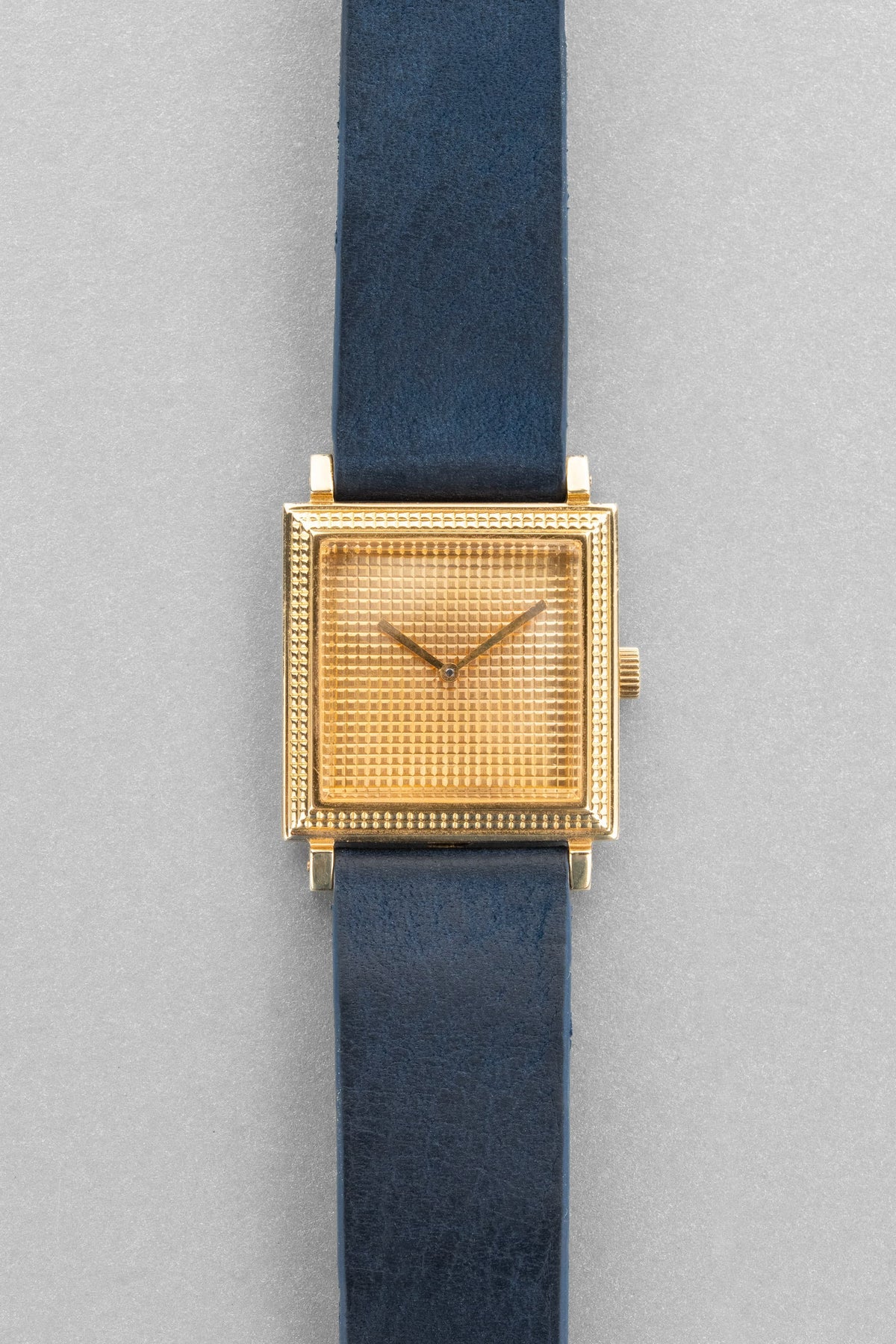 JEJF 優雅的 Boucheron La Carrée 黃金腕錶，circa 1970——「Clous de Paris」 - 正面
