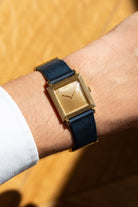JEJF 優雅的 Boucheron La Carrée 黃金腕錶，circa 1970——「Clous de Paris」 - 上手照