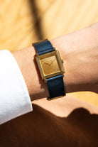 JEJF 優雅的 Boucheron La Carrée 黃金腕錶，circa 1970——「Clous de Paris」 - 上手照