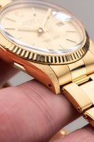 JJQZ Incroyable Rolex Oyster Perpetual Date réf. 15038 en or jaune de 1985 – Comme neuve - Feature