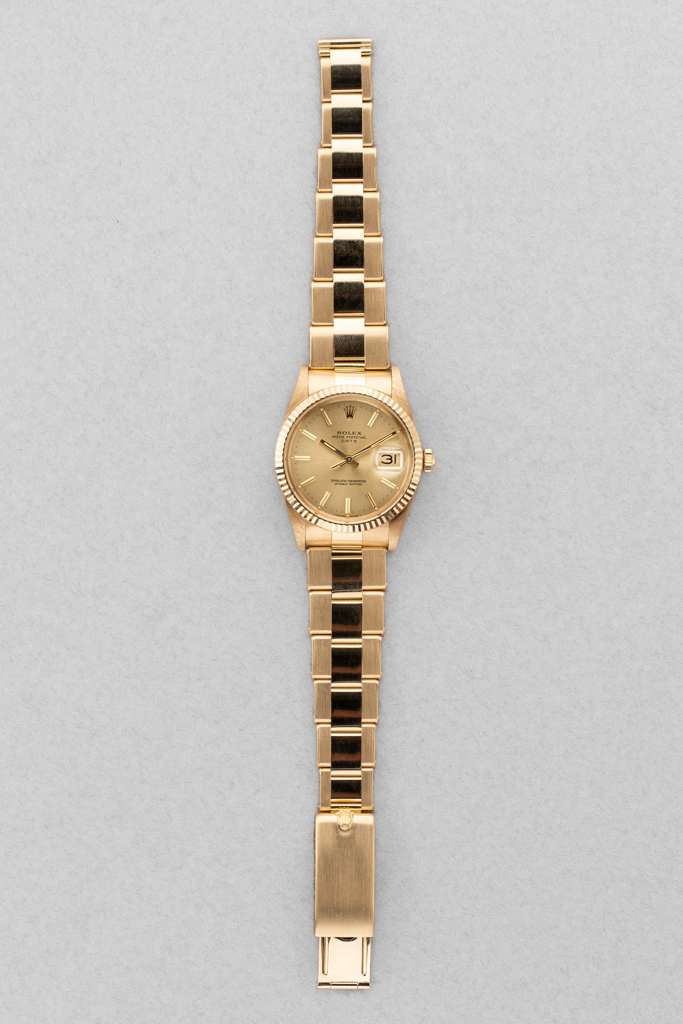 JJQZ Incroyable Rolex Oyster Perpetual Date réf. 15038 en or jaune de 1985 – Comme neuve - Overview