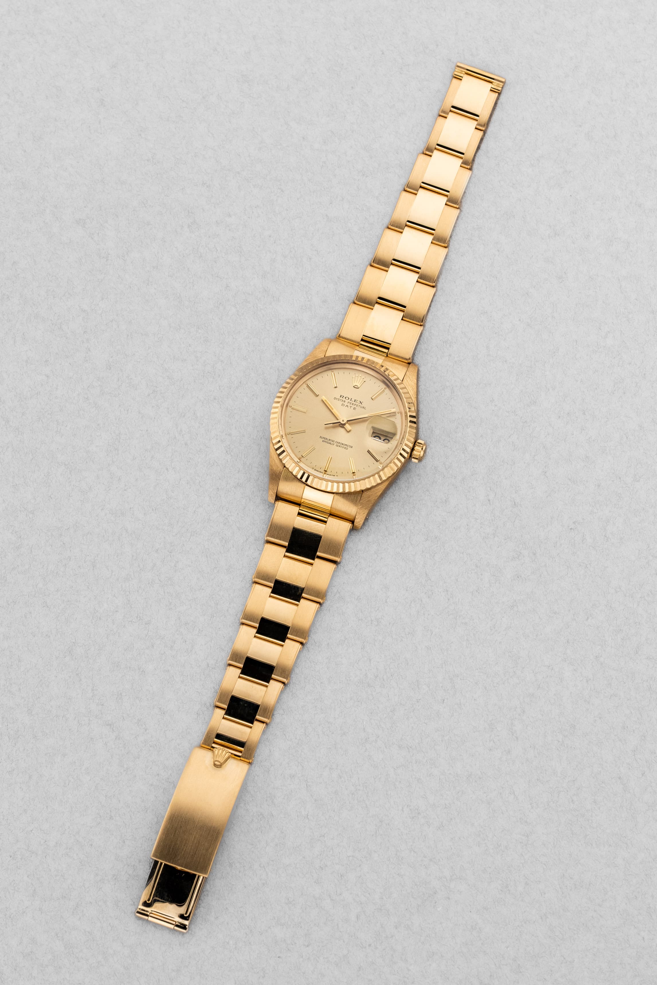 JJQZ Incroyable Rolex Oyster Perpetual Date réf. 15038 en or jaune de 1985 – Comme neuve - Overview