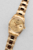 JJQZ Incroyable Rolex Oyster Perpetual Date réf. 15038 en or jaune de 1985 – Comme neuve - Three Quarters
