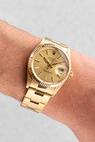 JJQZ Incroyable Rolex Oyster Perpetual Date réf. 15038 en or jaune de 1985 – Comme neuve - Wristshot
