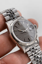 JMCE Rolex Datejust réf. 1601 en acier de 1972 – Cadran « Taupe/Gris Souris Satin » - Lifestyle