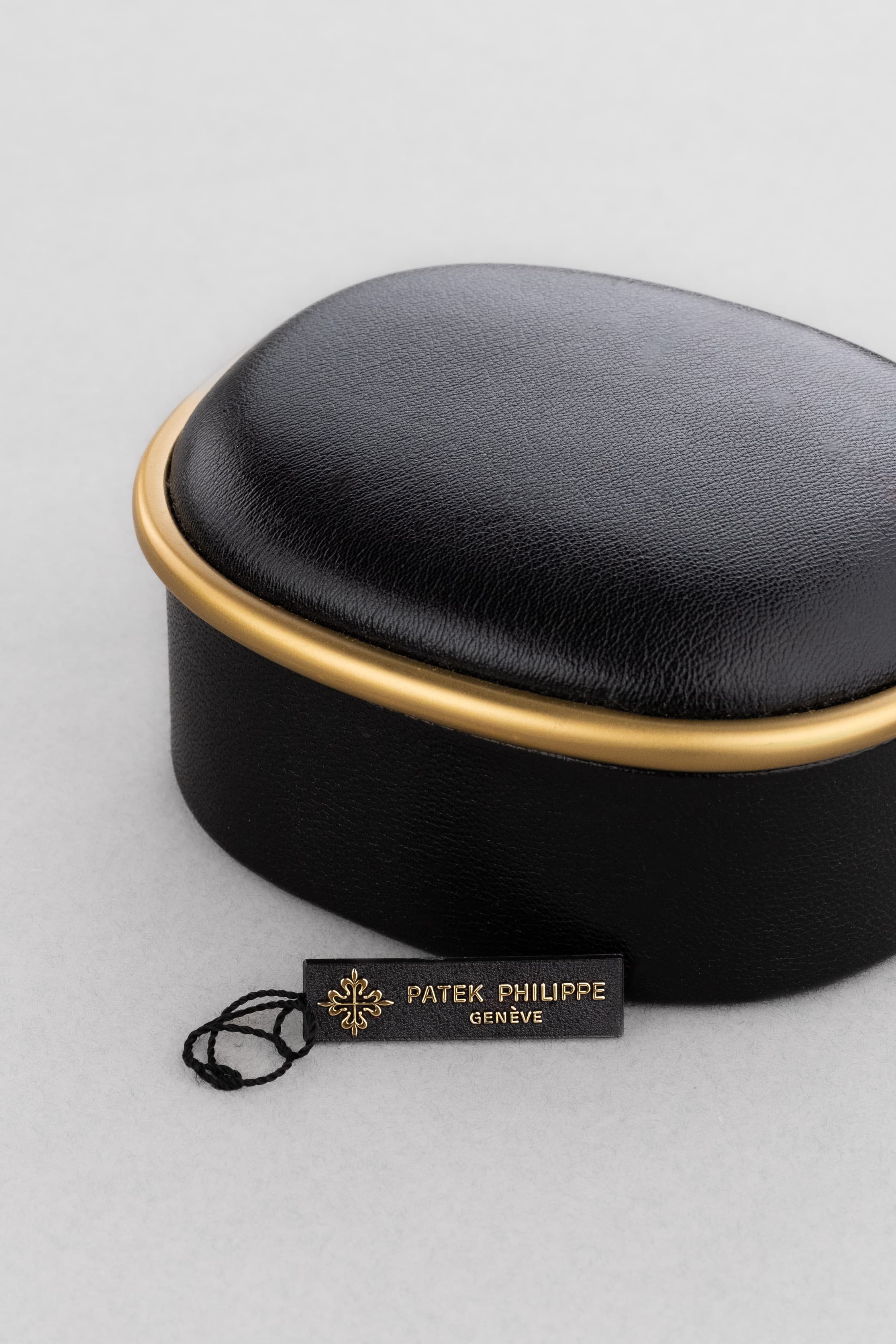 JNX1 Superbe Patek Philippe Ellipse d'Or réf. 3748/1 « Sigma » – Bracelet intégré et Parfait état - Box