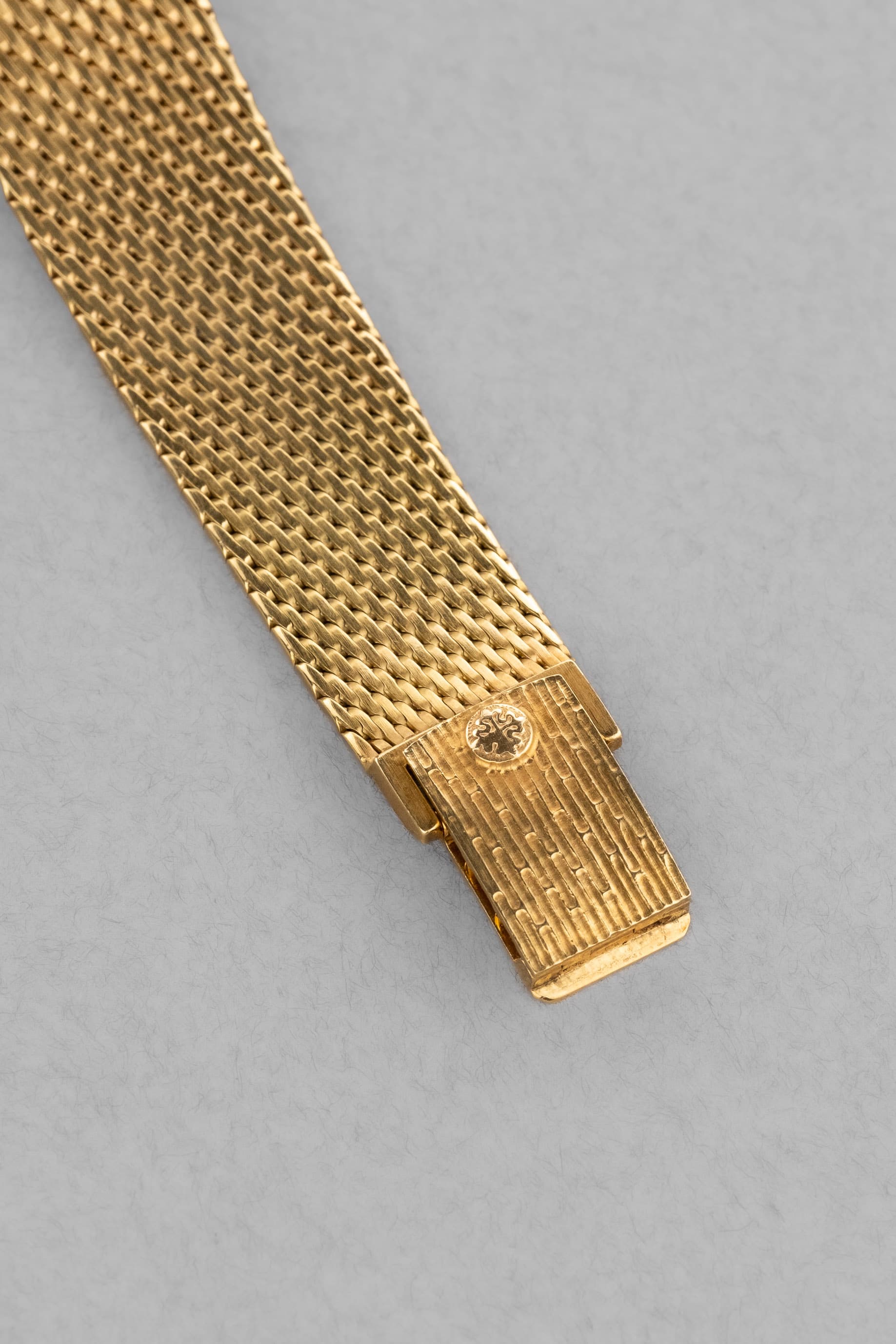 JNX1 Superbe Patek Philippe Ellipse d'Or réf. 3748/1 « Sigma » – Bracelet intégré et Parfait état - Buckle Outside