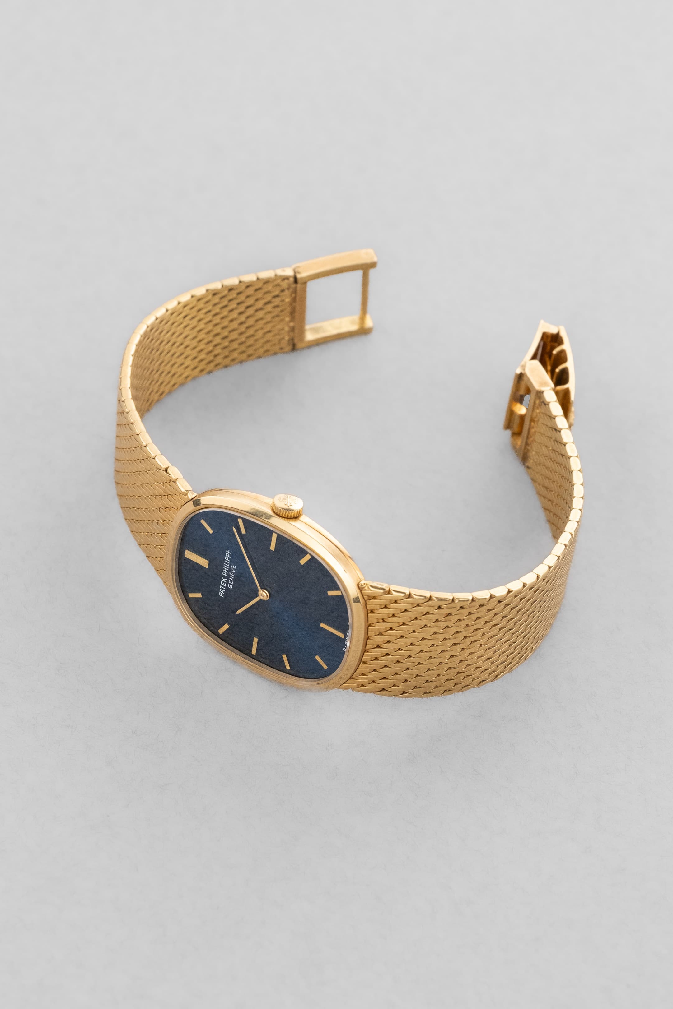 JNX1 Superbe Patek Philippe Ellipse d'Or réf. 3748/1 « Sigma » – Bracelet intégré et Parfait état - Overview