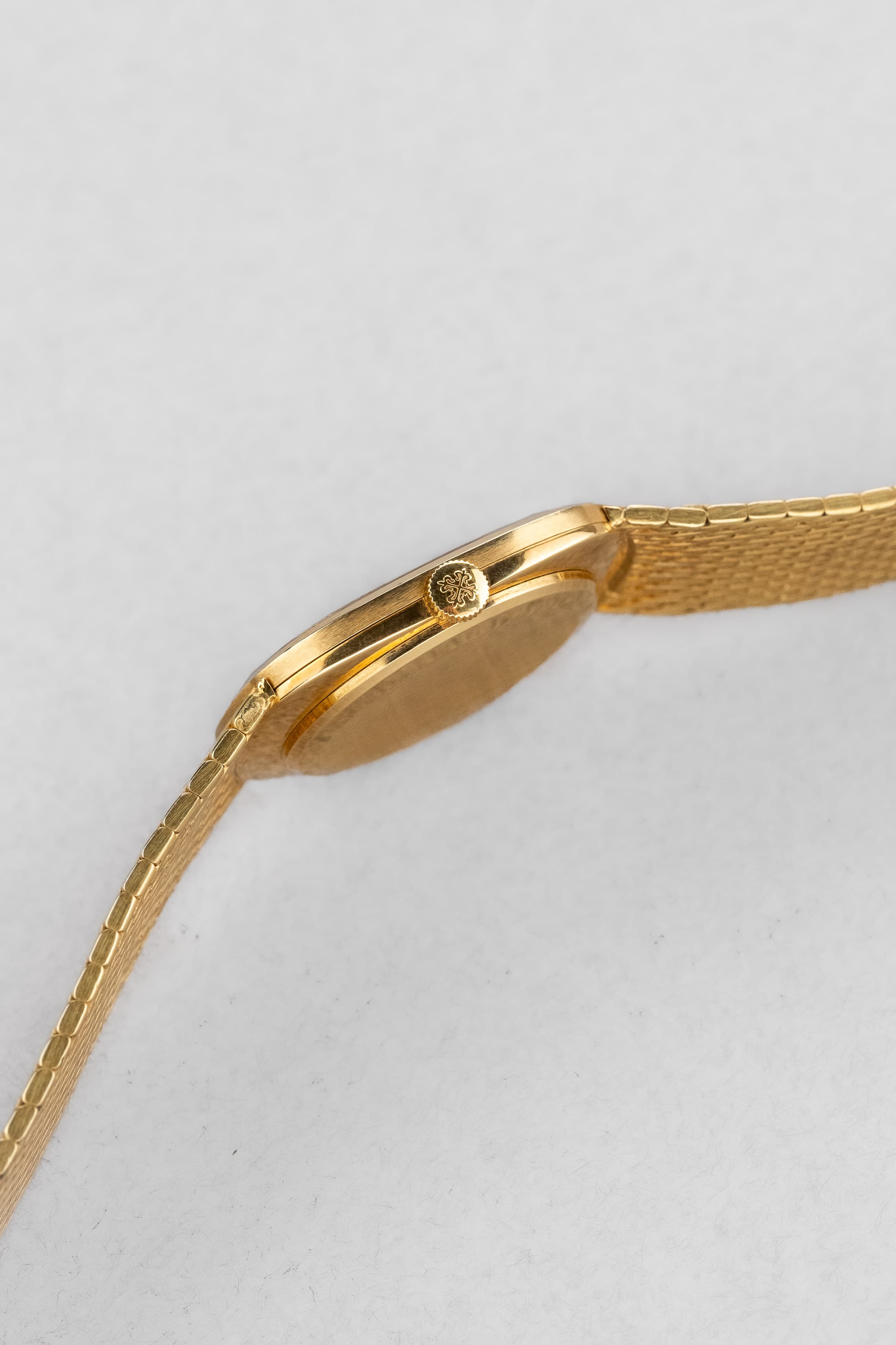 JNX1 Superbe Patek Philippe Ellipse d'Or réf. 3748/1 « Sigma » – Bracelet intégré et Parfait état - Right side