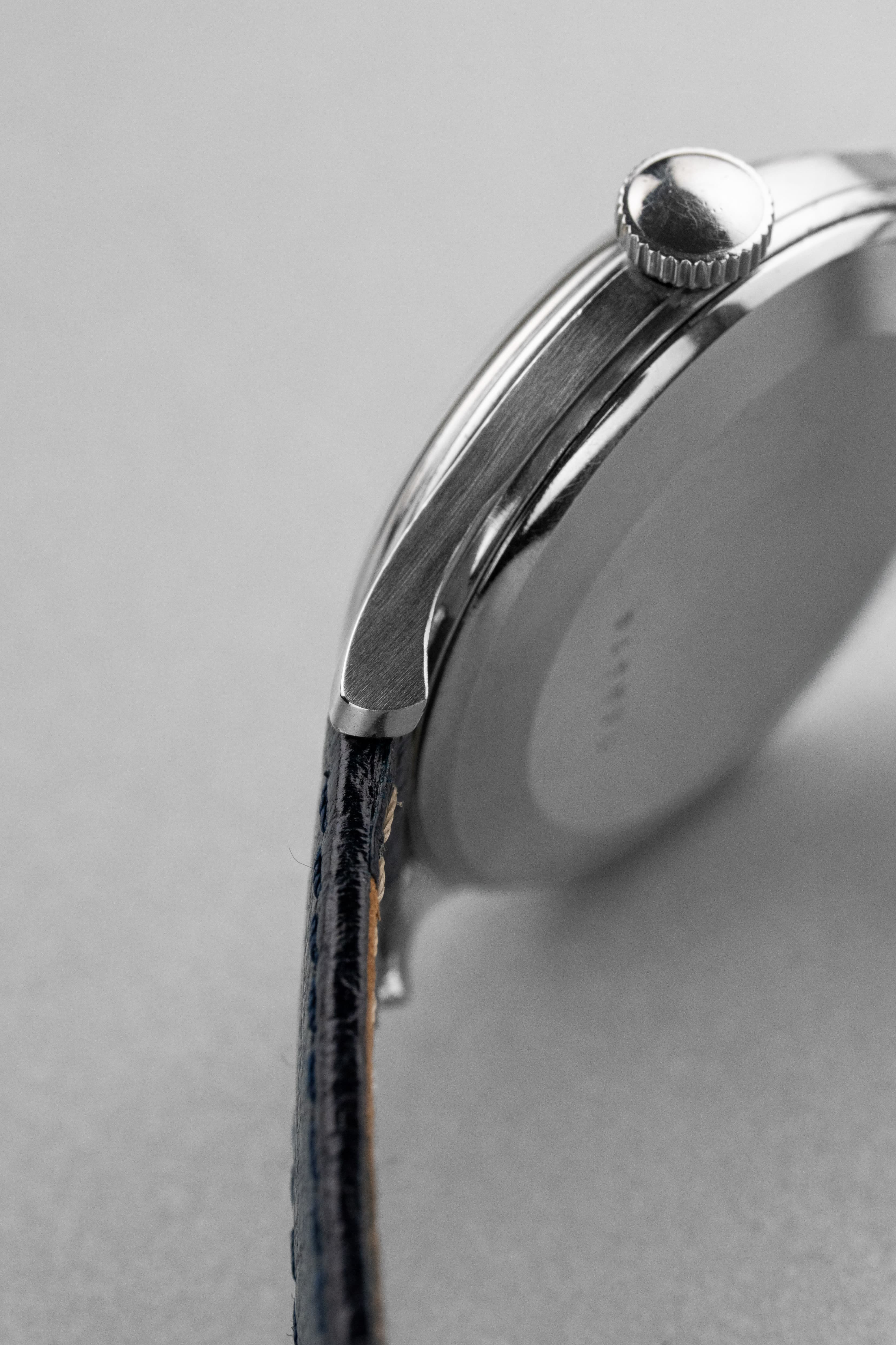 K5ST Jaeger-LeCoultre réf. E159 de style militaire en acier, circa 1946 - Feature
