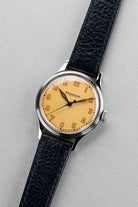 K5ST Jaeger-LeCoultre réf. E159 de style militaire en acier, circa 1946 - Three Quarters