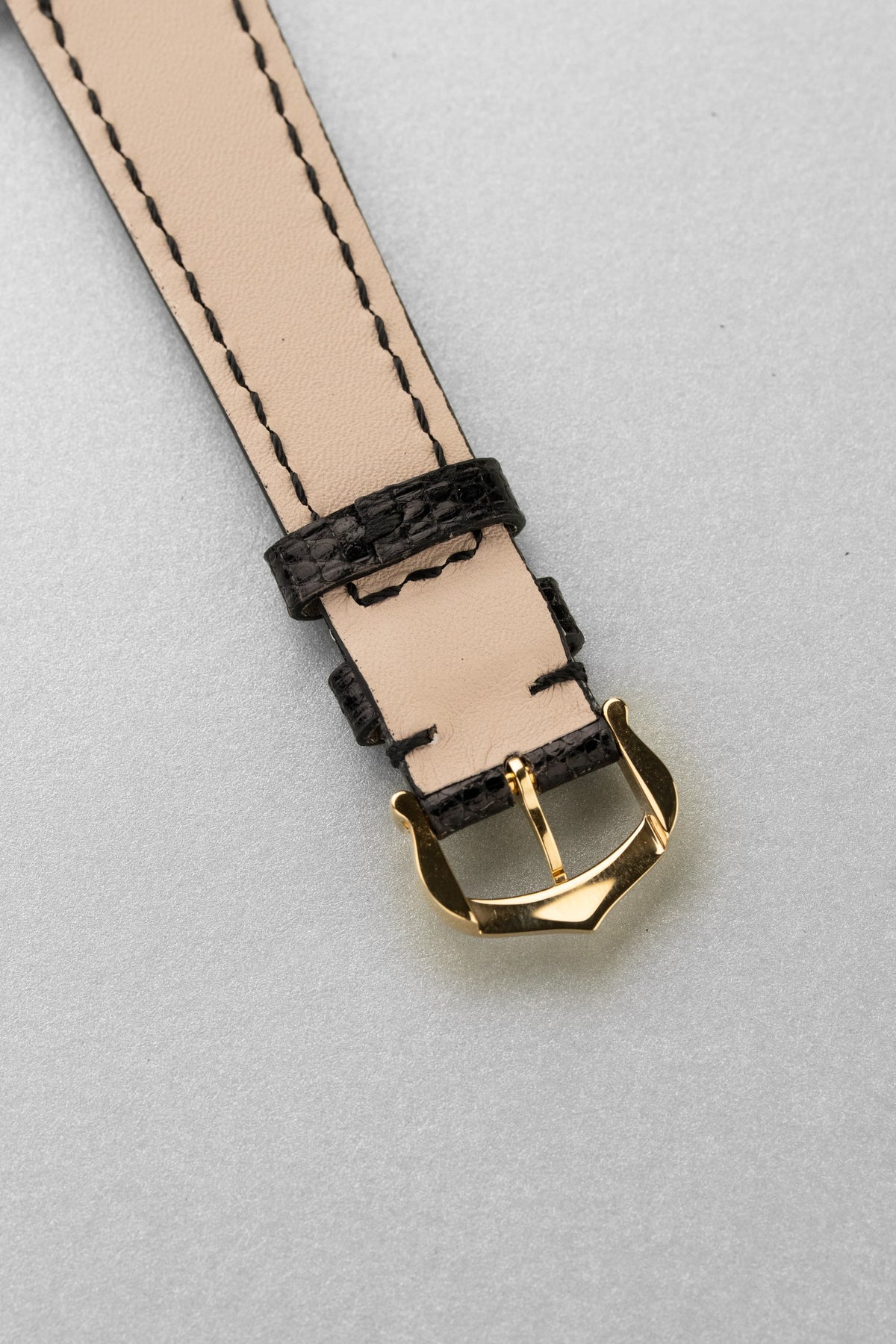 KJ3L Cartier Tank Must Quartz GM 5「Cream/Ivory Roman Dial」，1993 年 - 錶扣內側