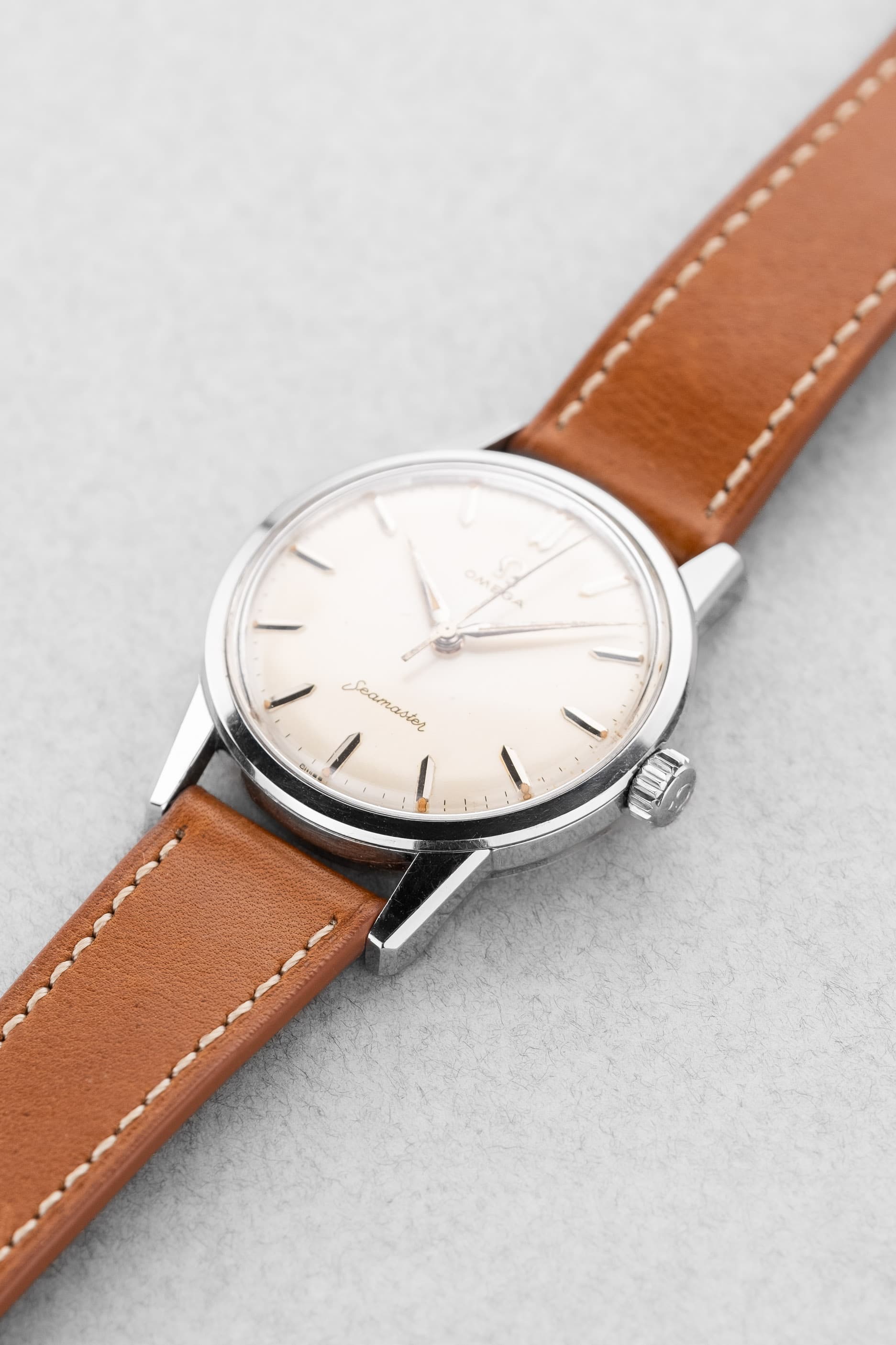 KNVS-2d Omega Seamaster Radium 14390-3 SC de 1959 - Three Quarters