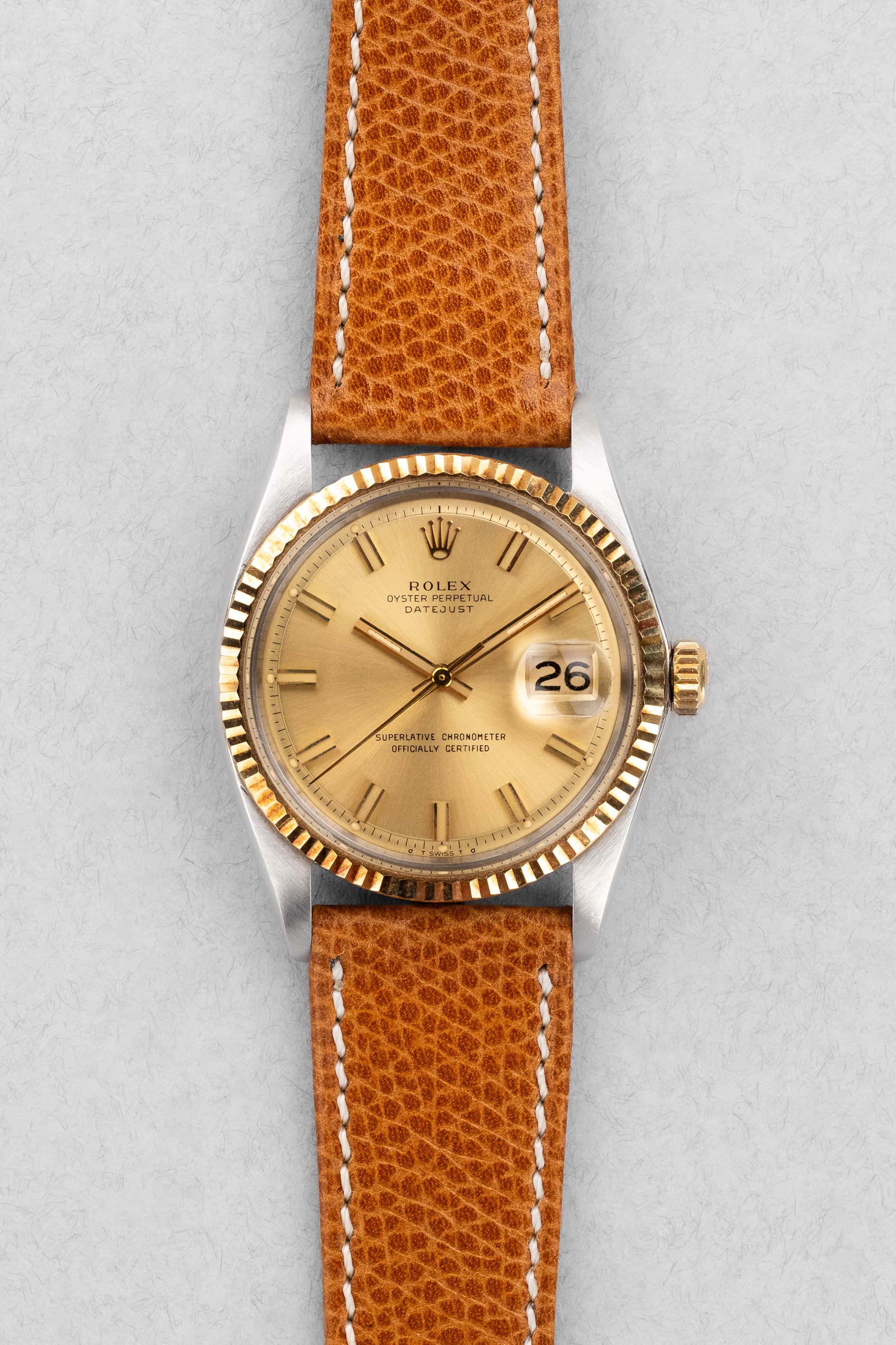 KU2W Rolex Datejust réf. 1601 « Champagne Wide Boy Sigma » de 1974 en acier et or jaune - Front