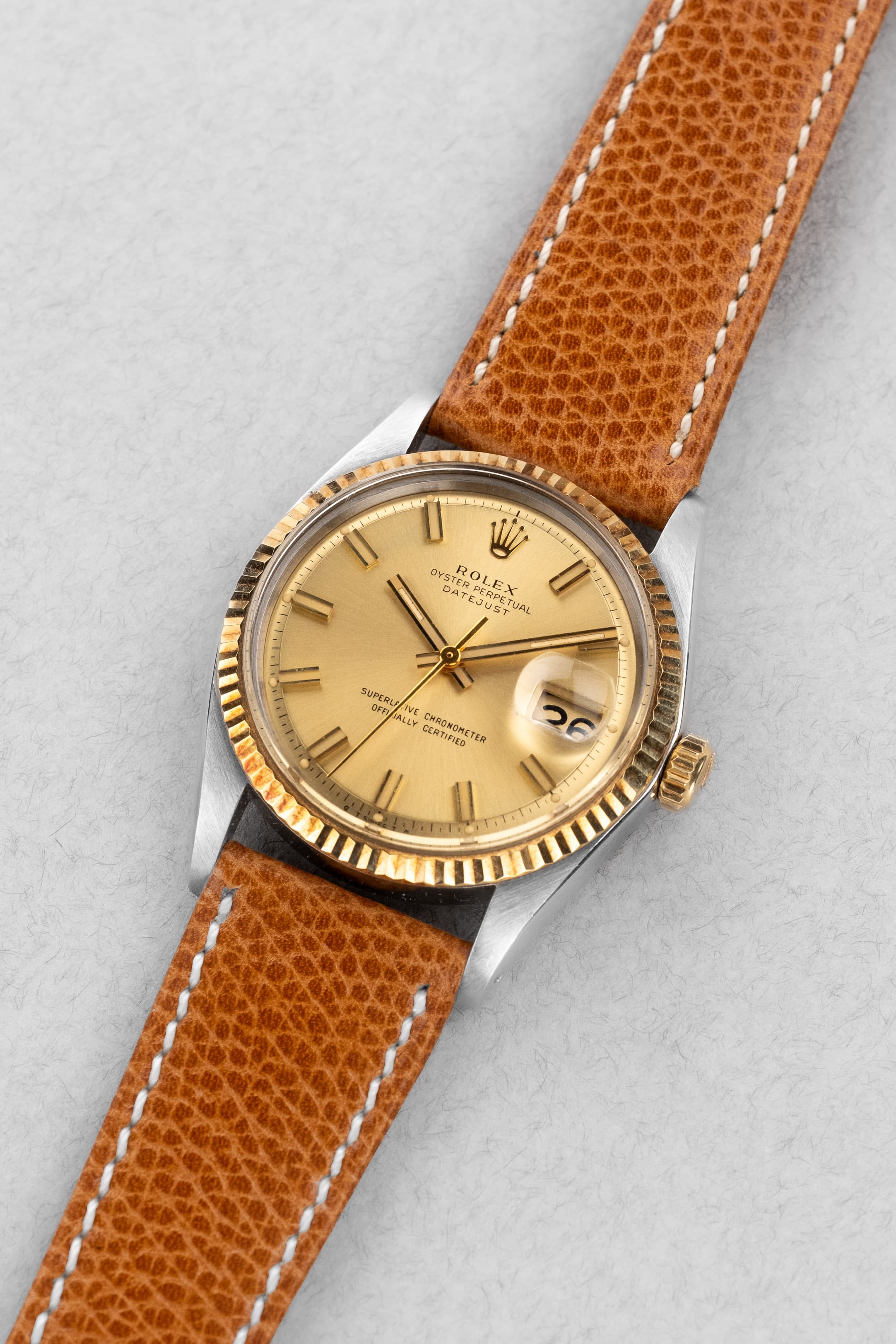 KU2W Rolex Datejust réf. 1601 « Champagne Wide Boy Sigma » de 1974 en acier et or jaune - Three Quarters