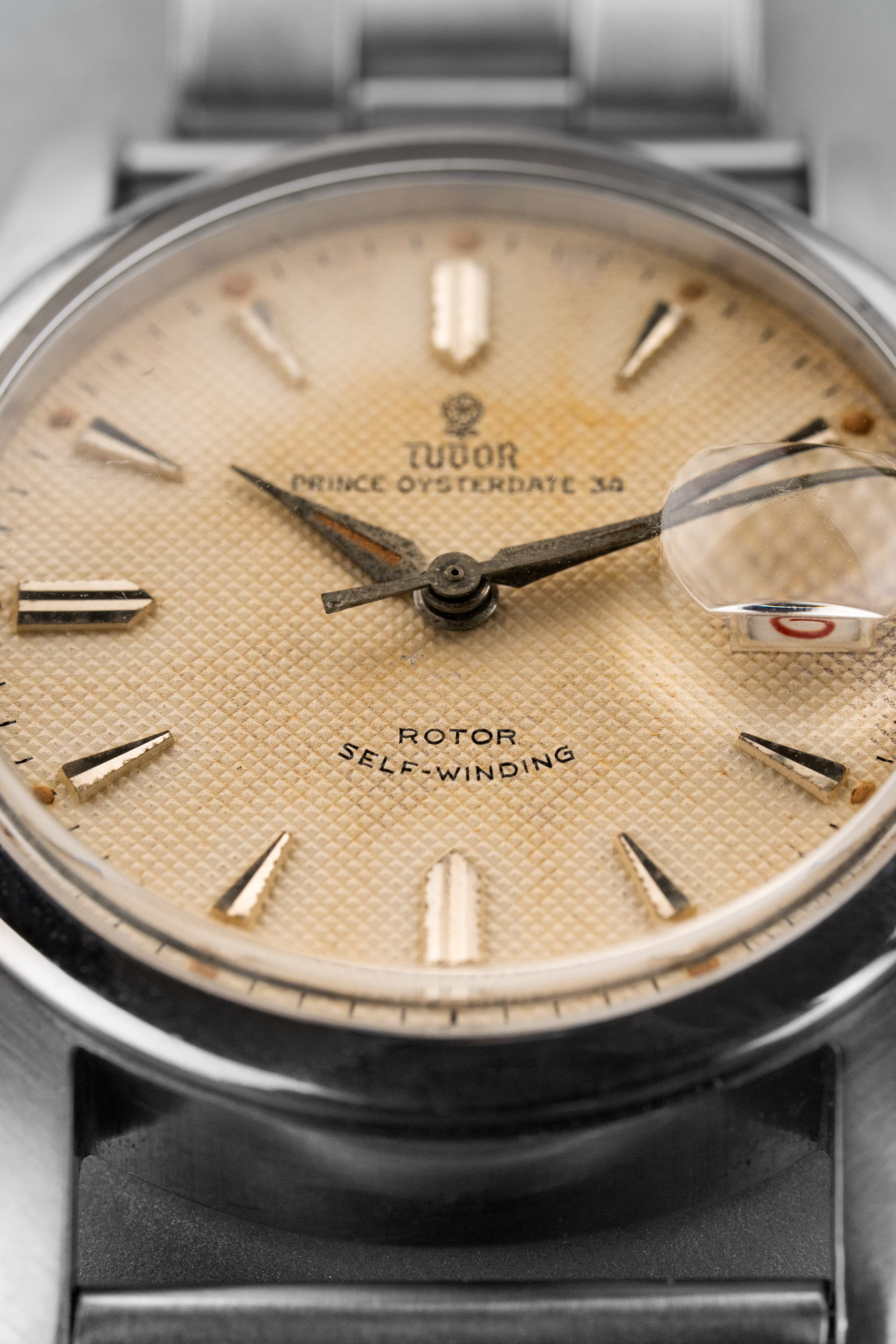 L8YQ Tudor Prince Oysterdate réf. 7914 de 1957 – Cadran « Honeycomb » Radium et Date Roulette - Dial