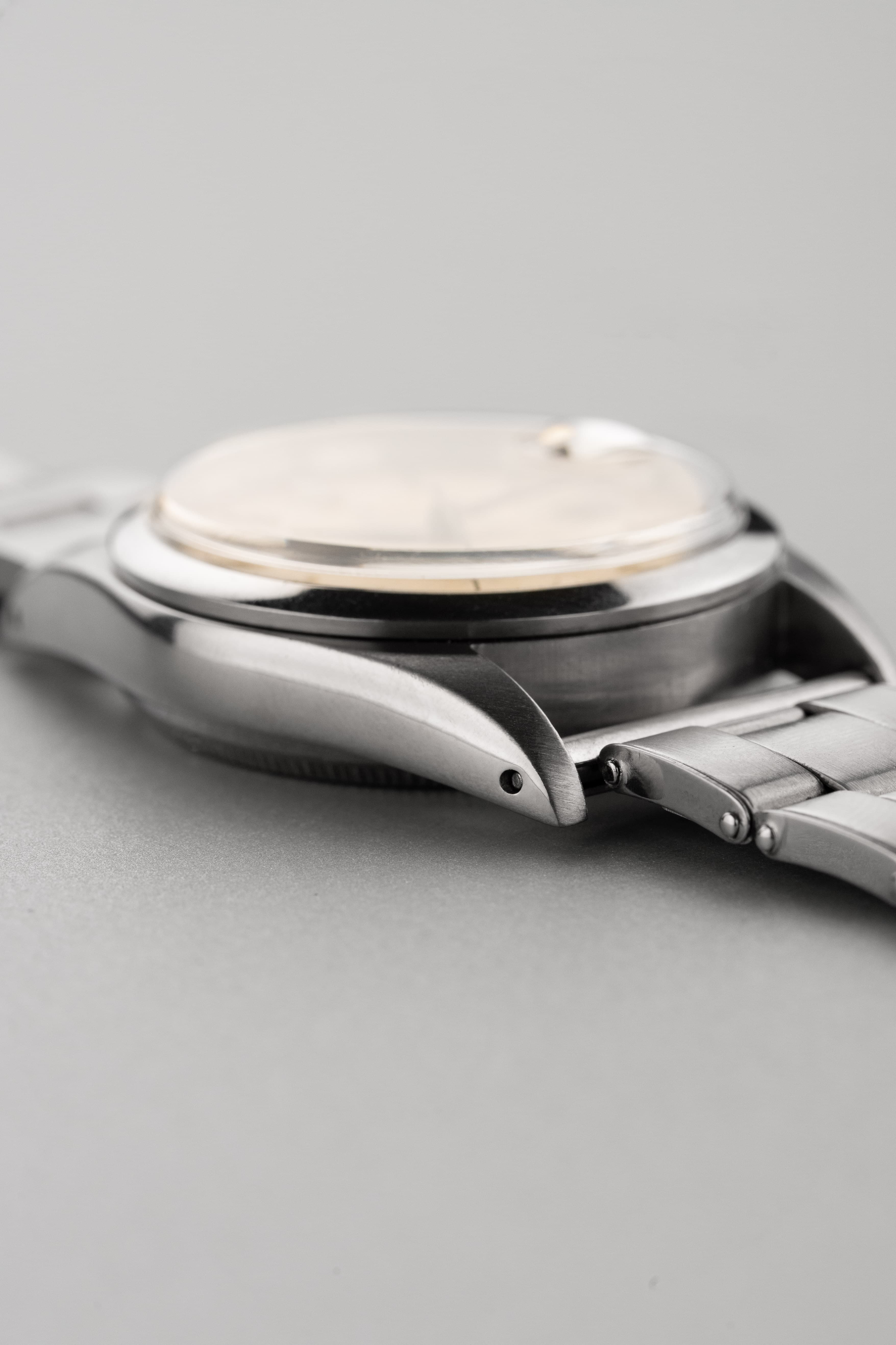L8YQ Tudor Prince Oysterdate réf. 7914 de 1957 – Cadran « Honeycomb » Radium et Date Roulette - Left side