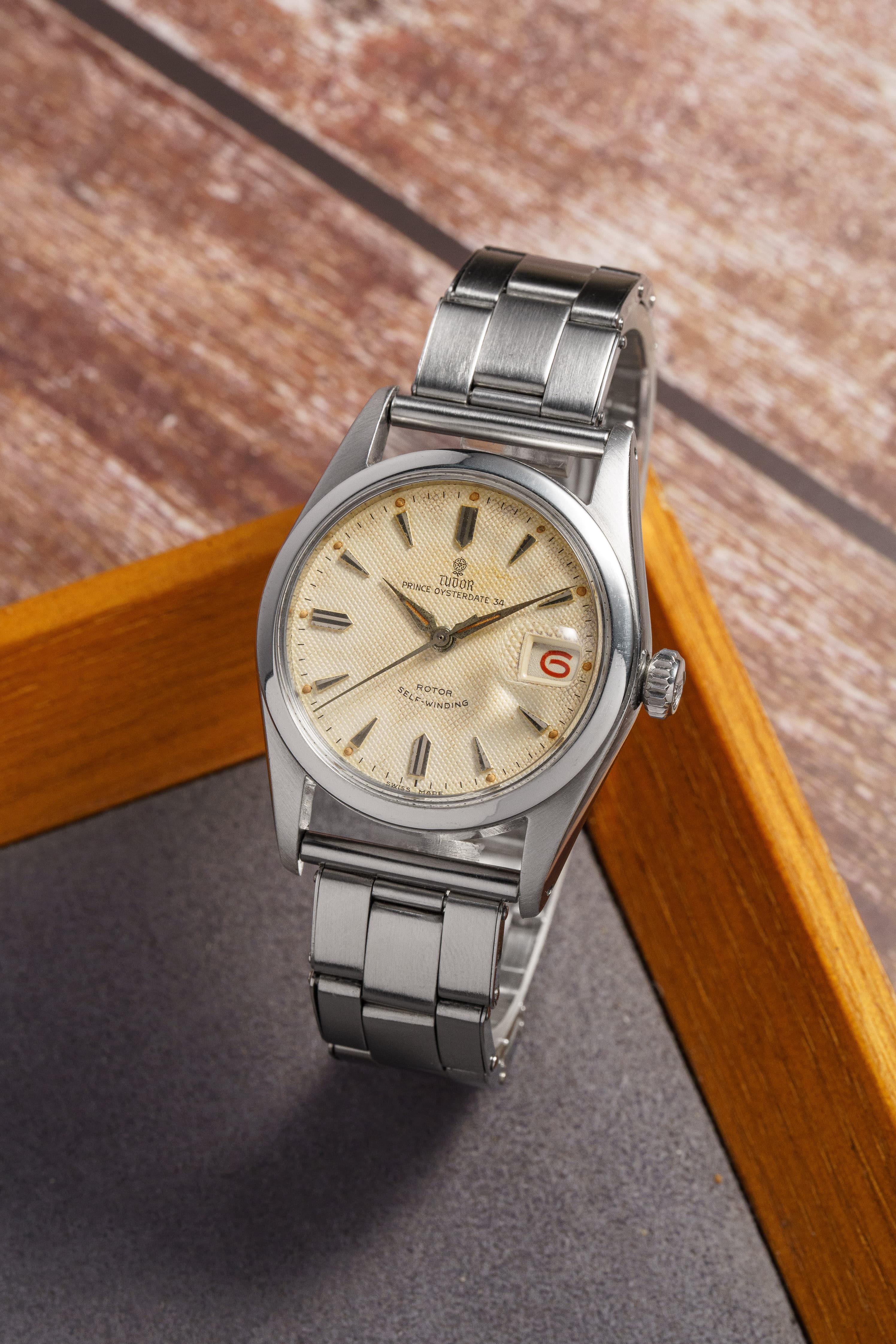 L8YQ Tudor Prince Oysterdate réf. 7914 de 1957 – Cadran « Honeycomb » Radium et Date Roulette - Lifestyle