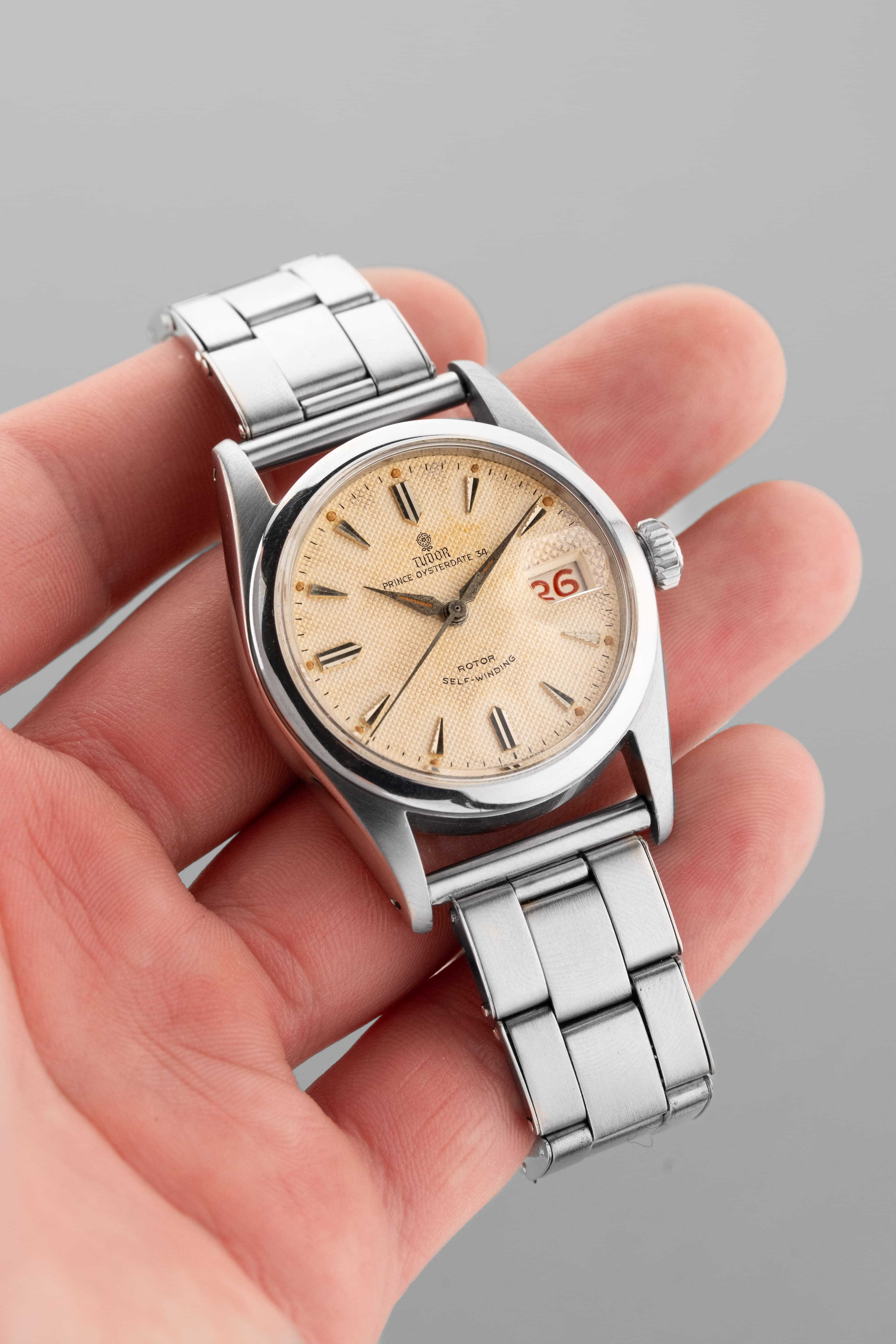 L8YQ Tudor Prince Oysterdate réf. 7914 de 1957 – Cadran « Honeycomb » Radium et Date Roulette - Lifestyle