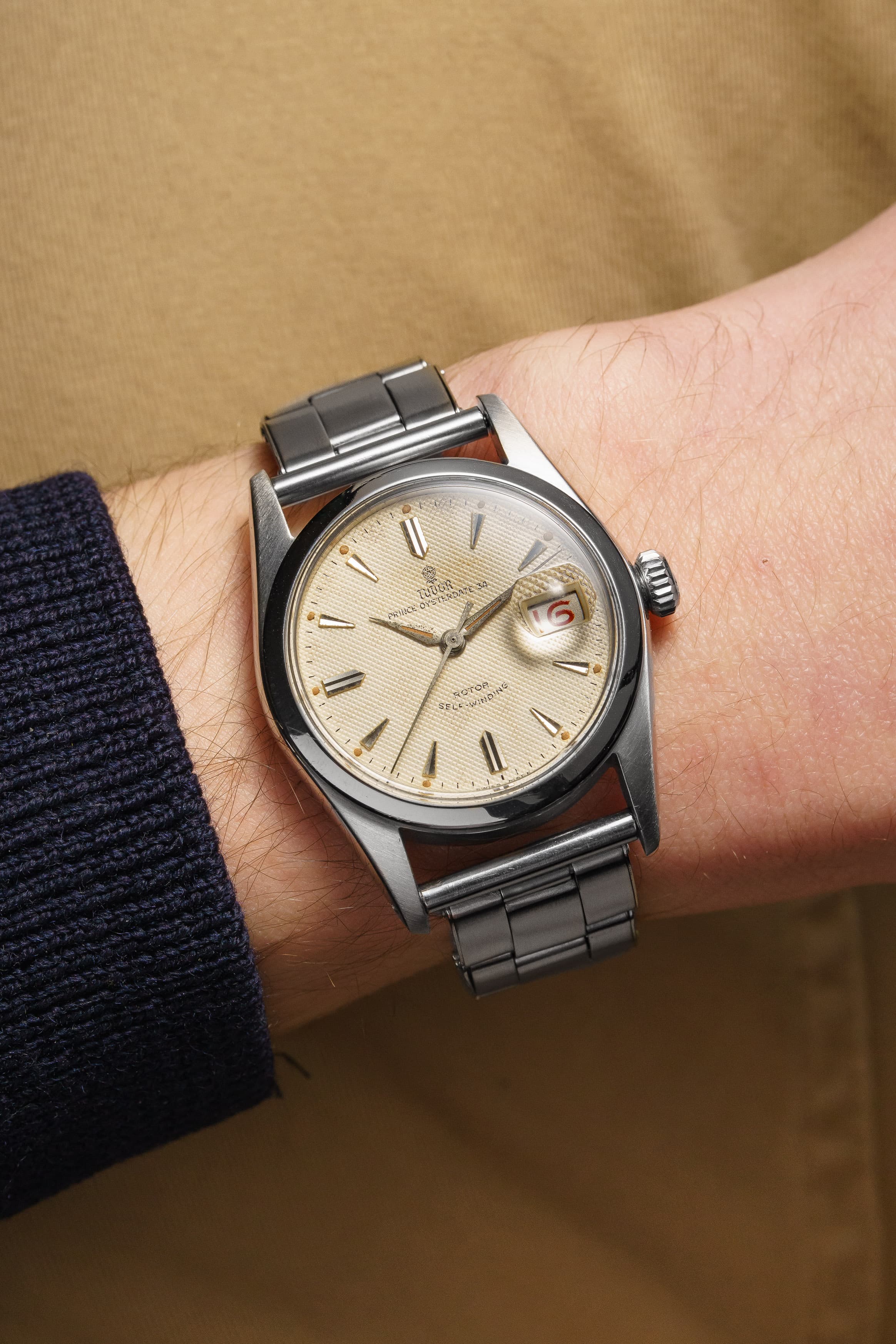 L8YQ Tudor Prince Oysterdate réf. 7914 de 1957 – Cadran « Honeycomb » Radium et Date Roulette - Wristshot