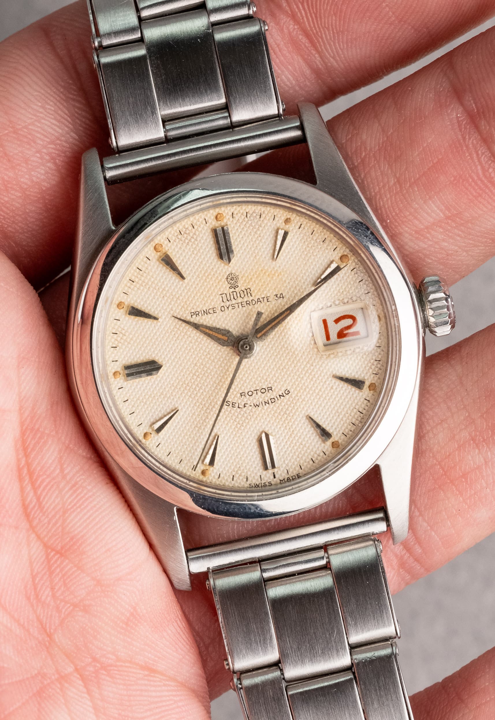 L8YQ Tudor Prince Oysterdate réf. 7914 de 1957 – Cadran nid d'abeille et date roulette - Lifestyle