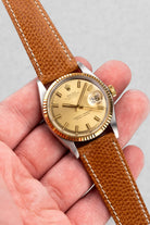 LT2H Rolex Datejust 1601 « Champagne Wide Boy Sigma » de 1974 en or et acier - Lifestyle