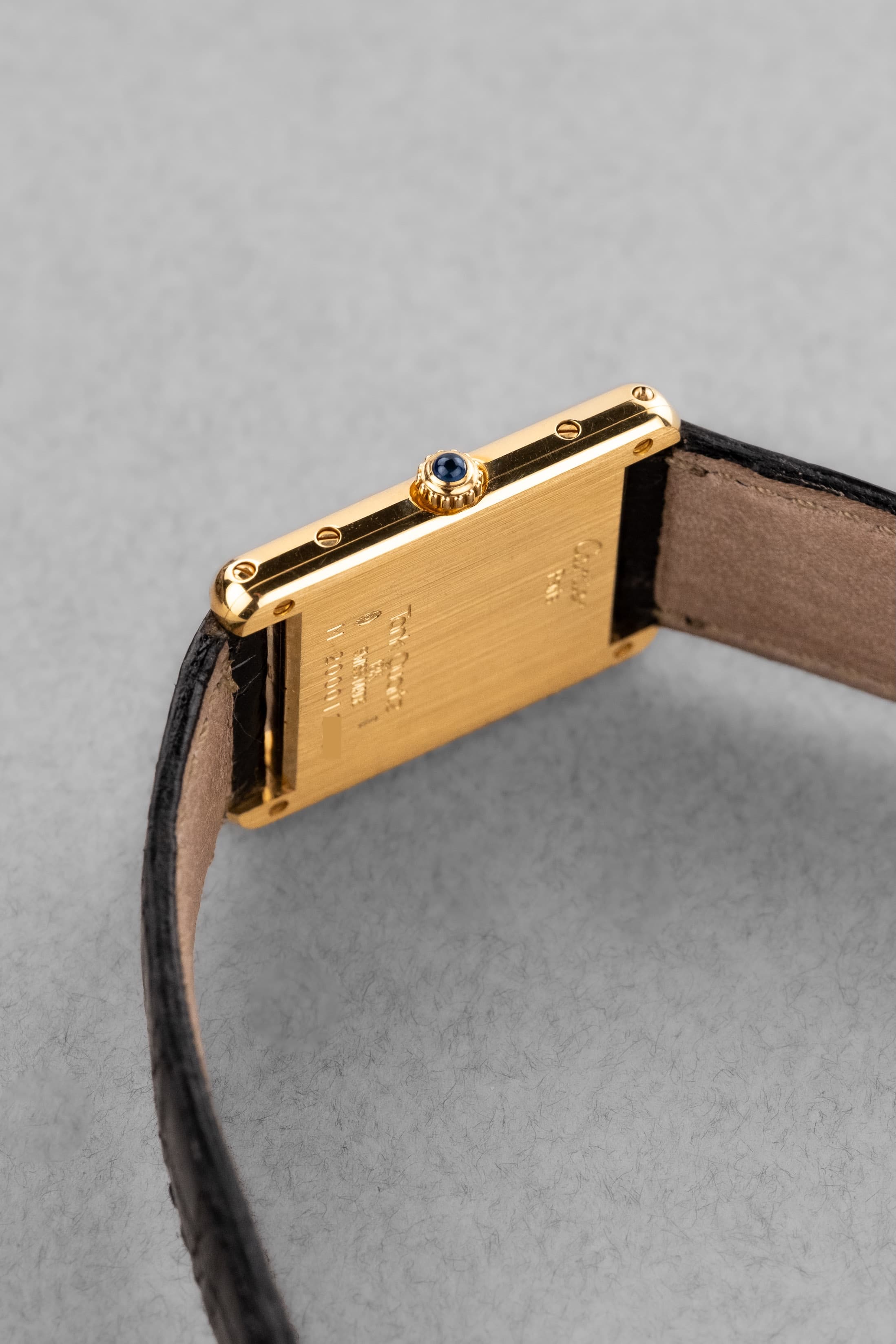 LY4T-YG Cartier Tank Louis réf. M2000 en or jaune, circa 1990 – Parfait état - Right side