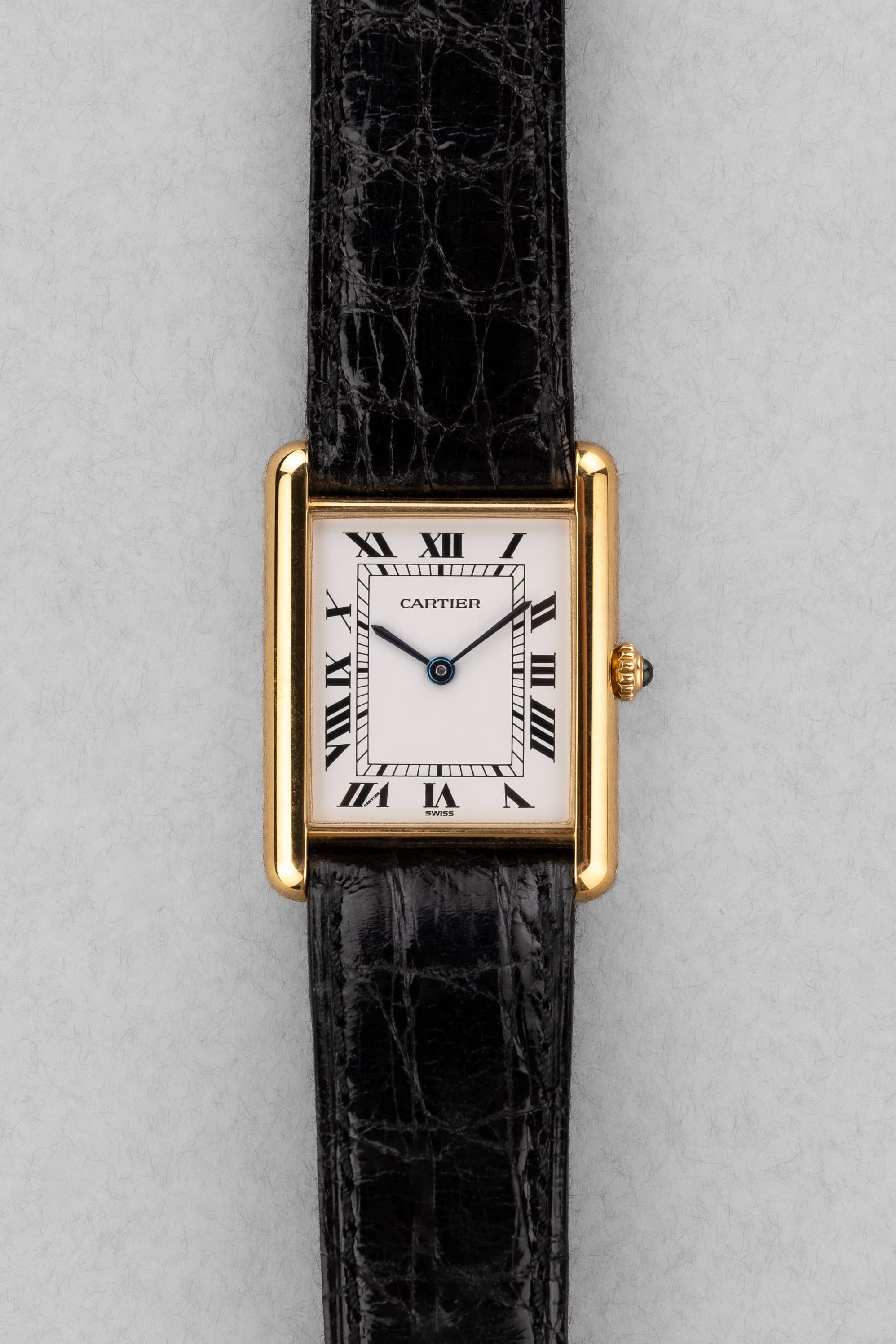 LY4T-dm Cartier Tank Louis réf. M2000 en or jaune, circa 1990 – Parfait état - Front