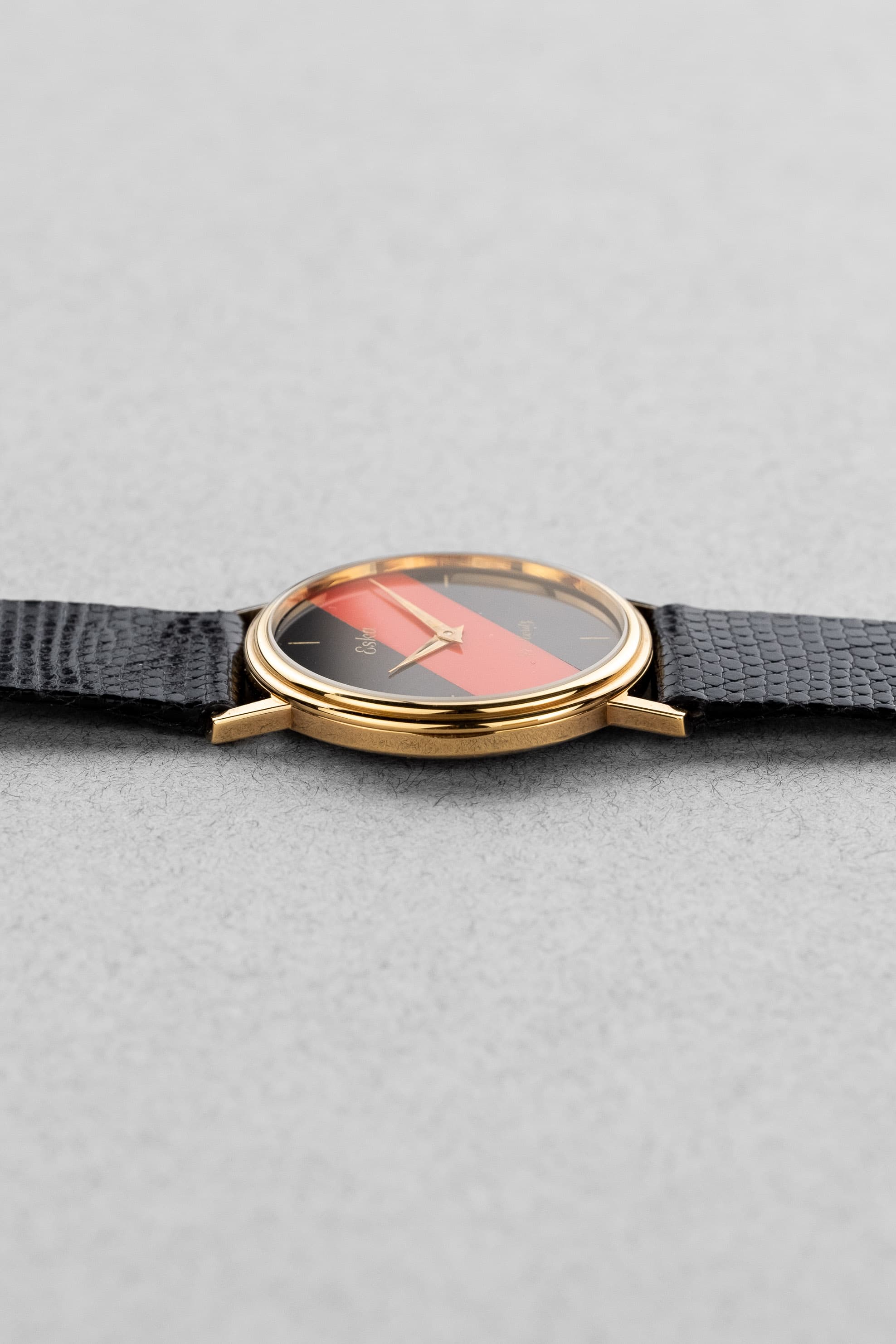 LZ7J Eska St. Moritz 10-136 – Prototype NOS en onyx et jaspe rouge - Left side