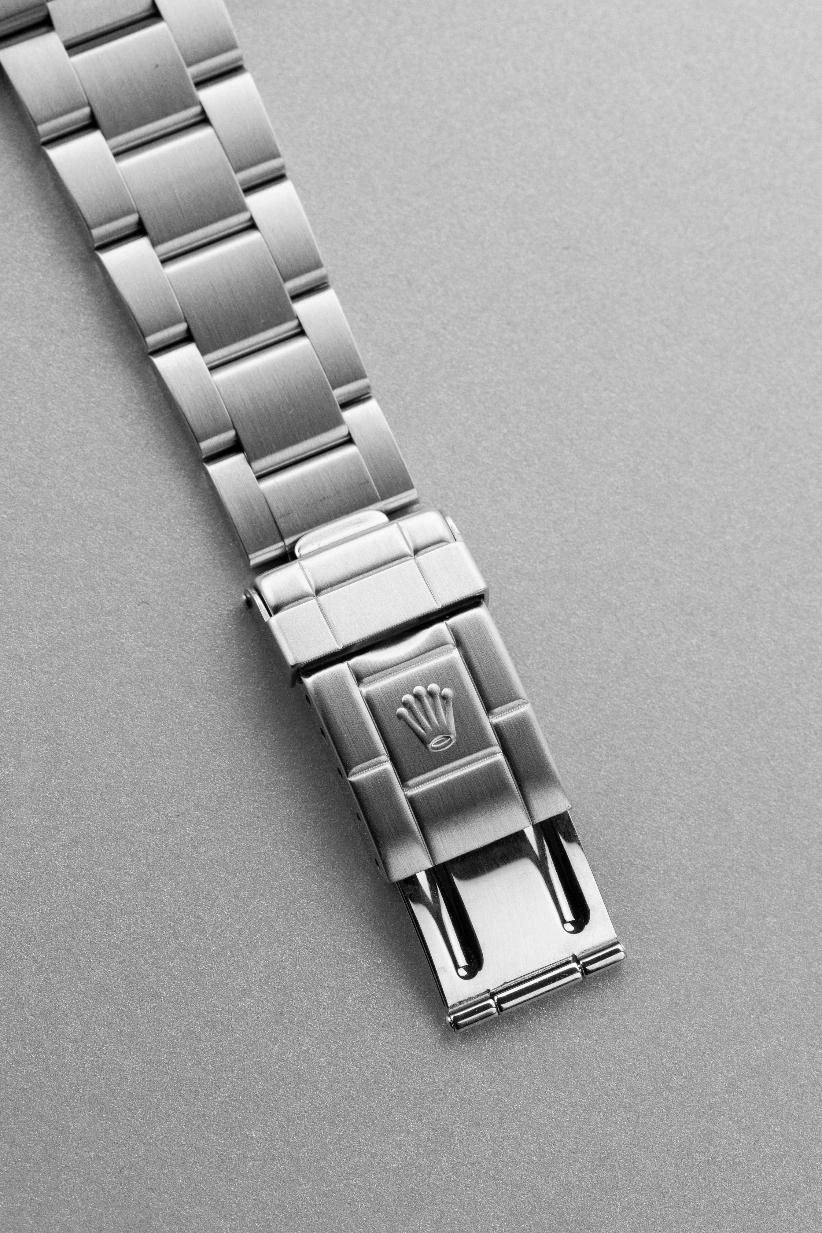 MAAR Rolex Explorer II réf. 16570 de 1997 — Cadran blanc & Tritium patiné - Buckle Outside