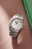 MAAR Rolex Explorer II ref. 16570 del 1997 — Quadrante bianco e Tritium patinato - Panoramica