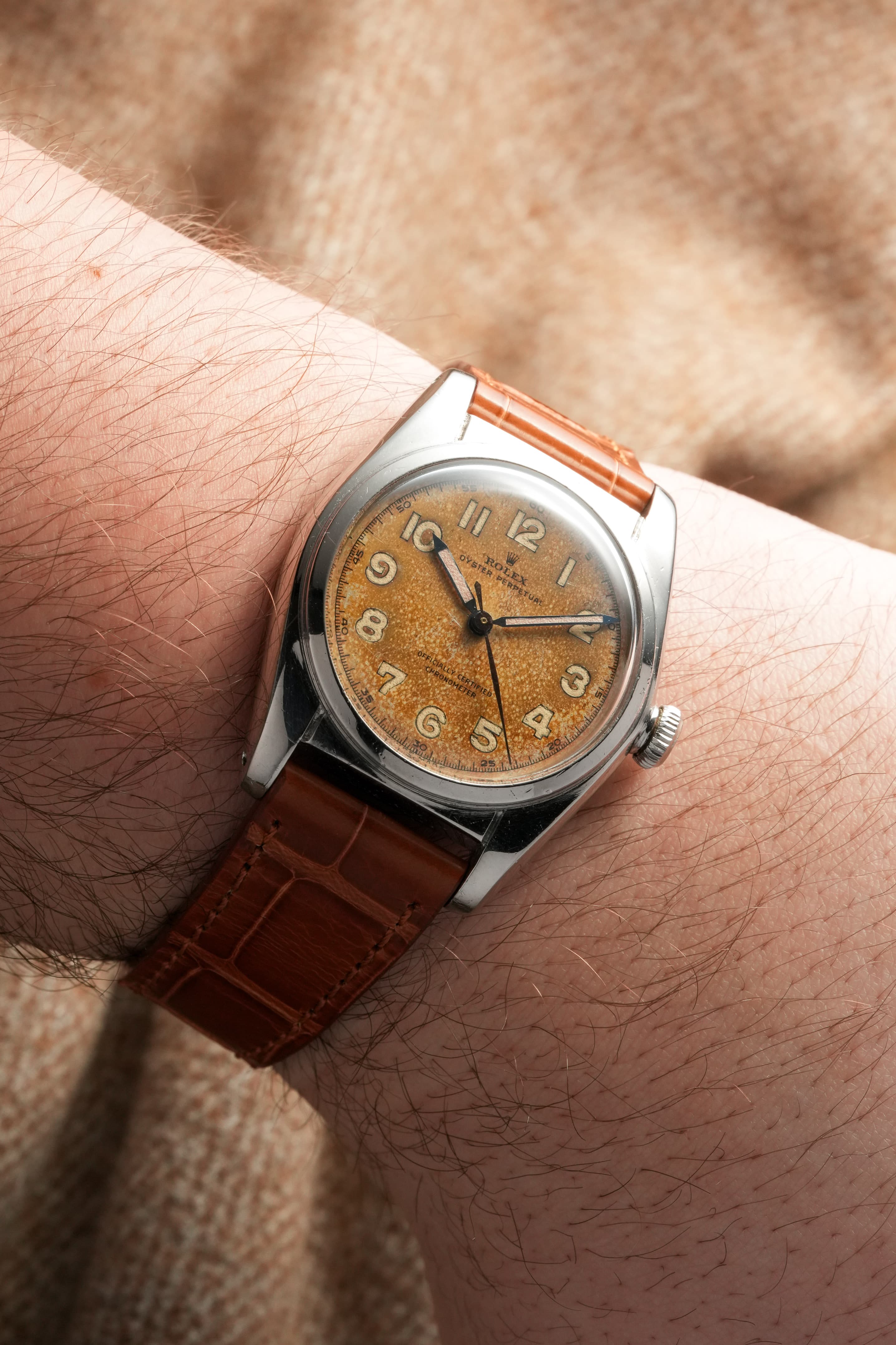 MDLZ Rolex « Bubble Back » réf. 5050 en acier de 1948 – Cadran « Crème Brûlée » Radium Burn - Wristshot