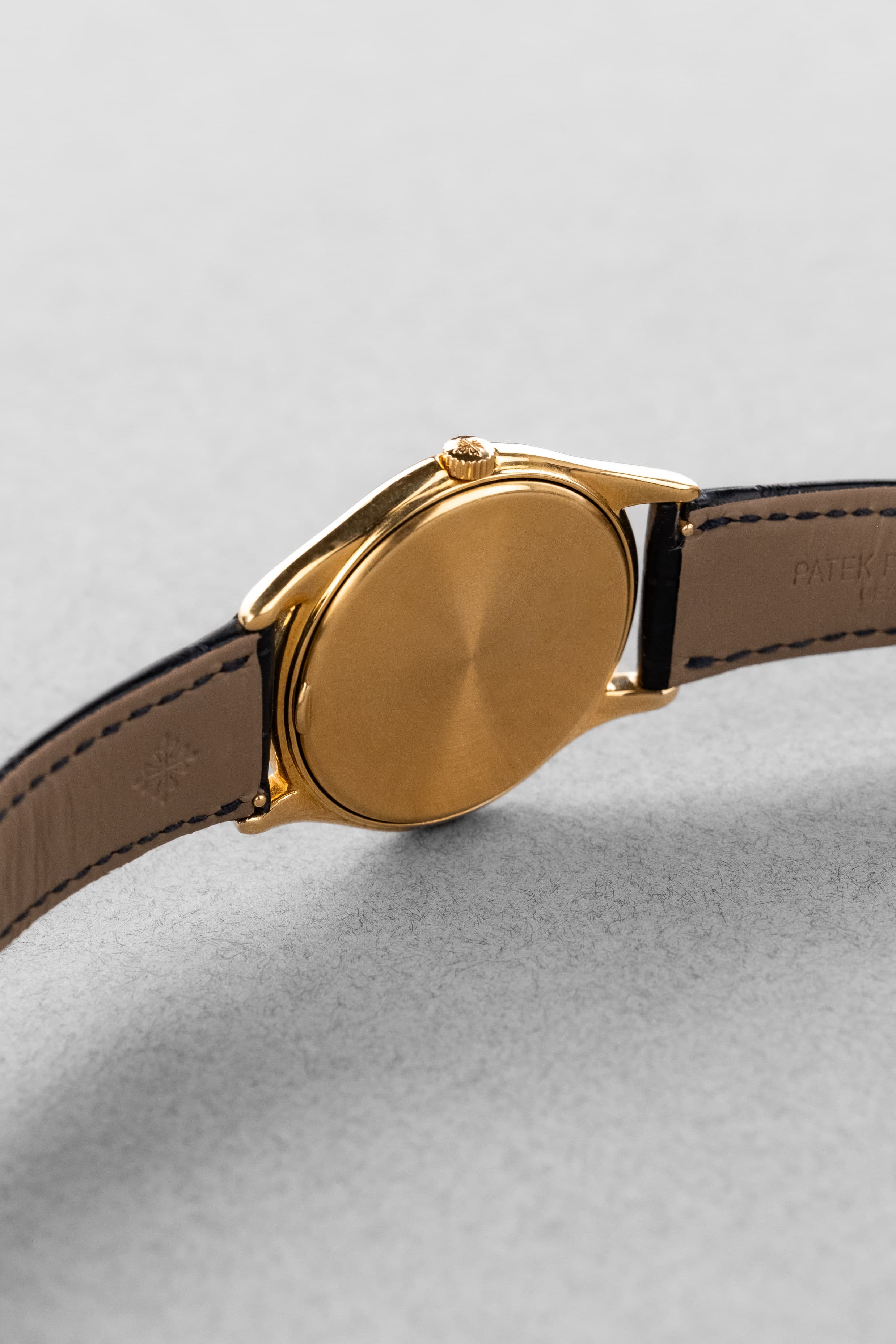 MEFM Rarissime et Exceptionnel Quantième Perpétuel Patek Philippe réf. 3940J « Doré Dial » de 1988 – Full Set - Back