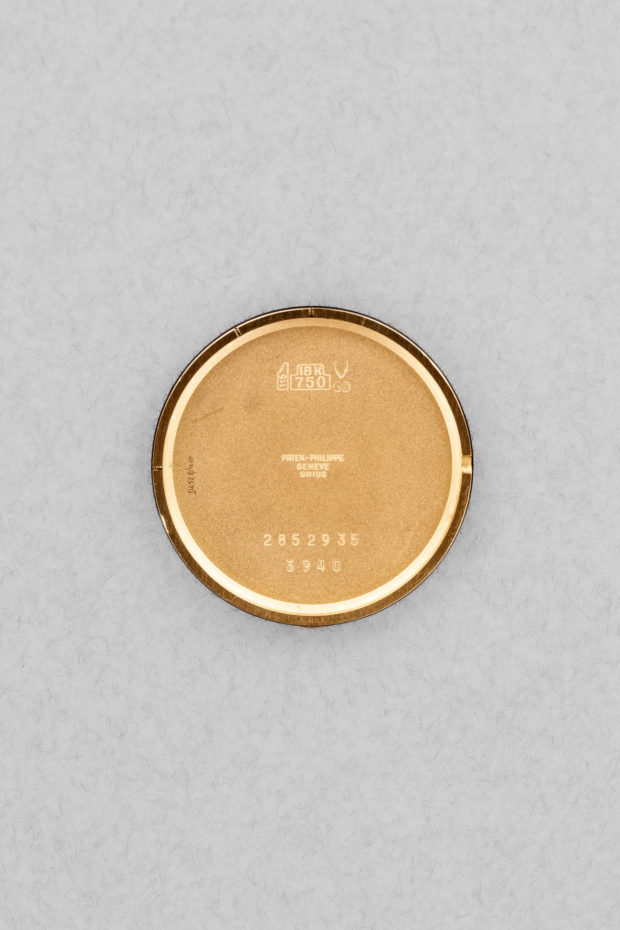 MEFM Rarissime et Exceptionnel Quantième Perpétuel Patek Philippe réf. 3940J « Doré Dial » de 1988 – Full Set - Inside case back