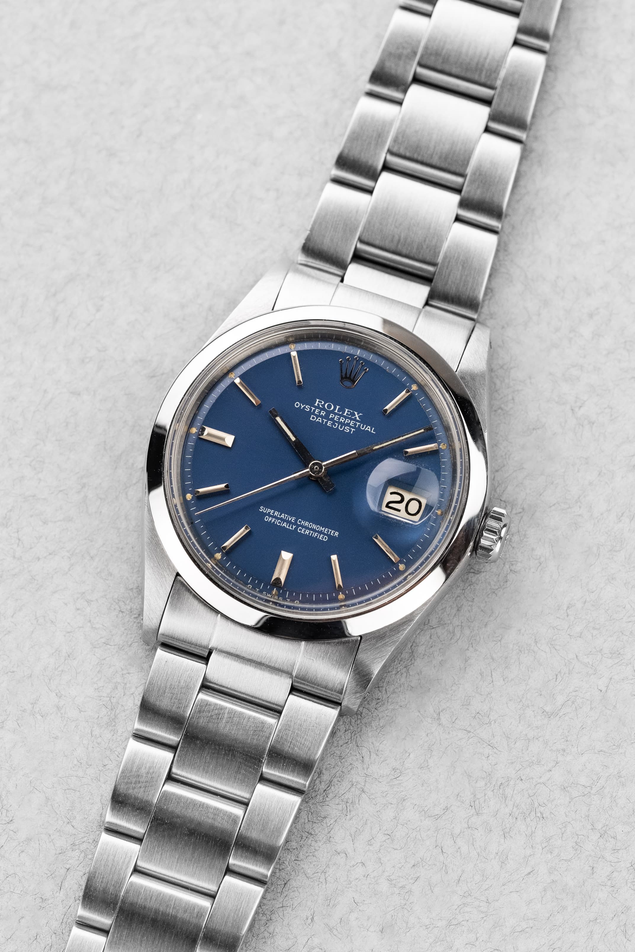 MVQY Rolex Datejust 1600 « Bleu Sigma » de 1971 - Three Quarters