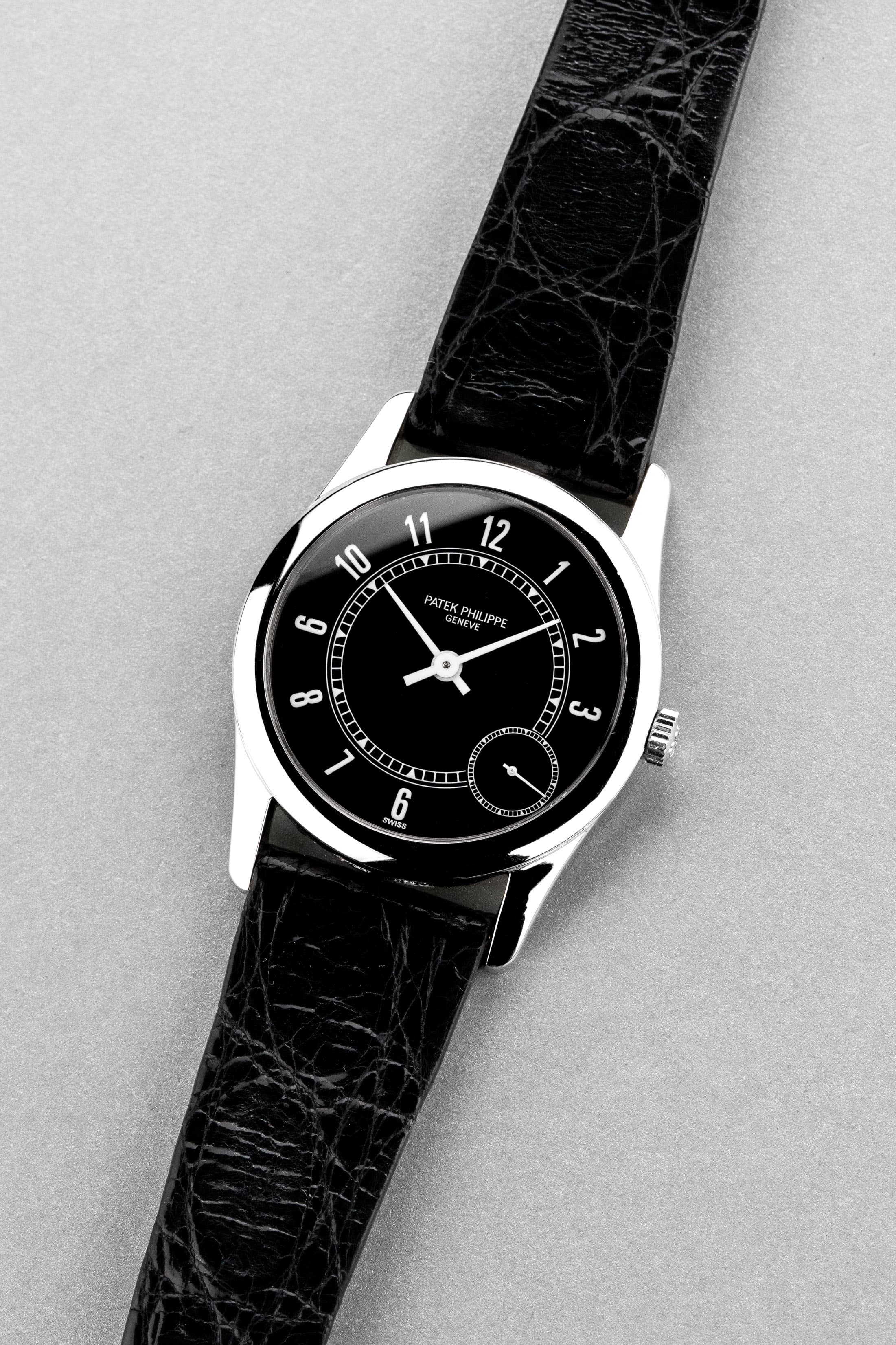 MZY9 Великолепные Patek Philippe Calatrava ref. 5000G из белого золота 1993 г. — Full Set, первая серия - Три четверти