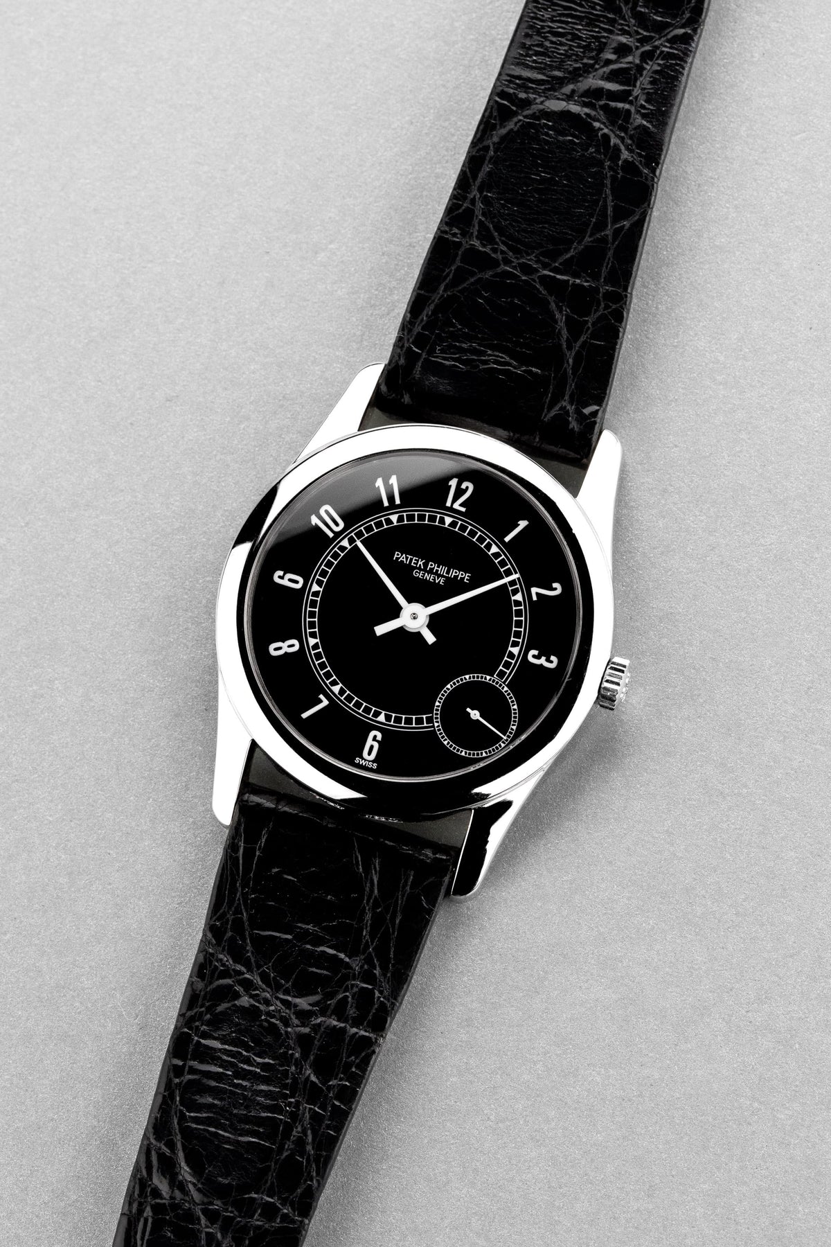 MZY9 Superb 1993 Patek Philippe Calatrava Ref. 5000G in White Gold – Full Set + First Series - Three Quarters