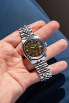NA1Z Rolex Datejust ref. 6605 스틸, 1959년 – 경이로운 「Tropical」 다이얼 - 라이프스타일